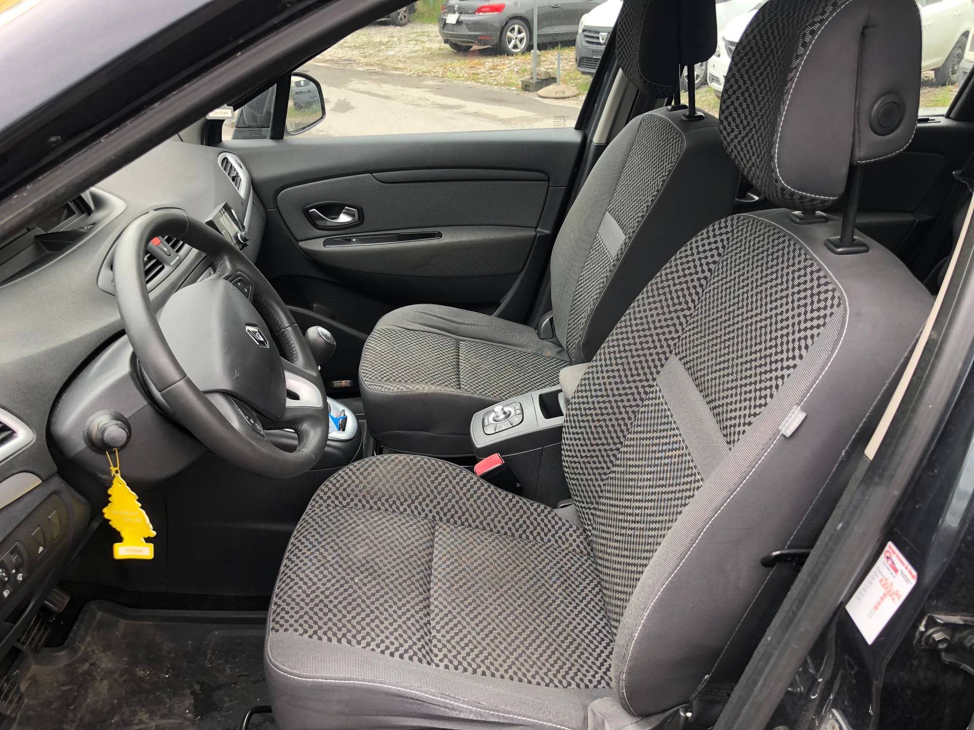 RENAULT Grand Scénic 1.9 dCi Dynamique-image-12