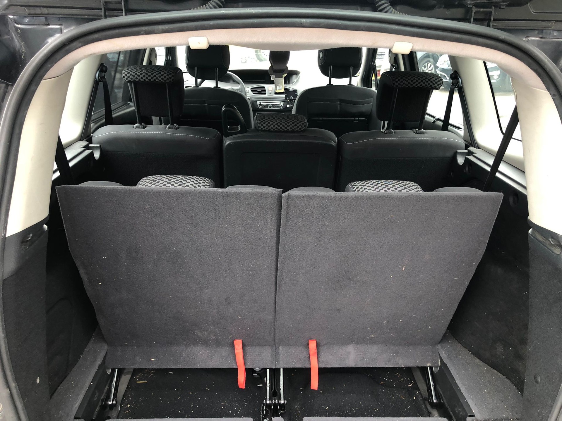 RENAULT Grand Scénic 1.9 dCi Dynamique-image-13