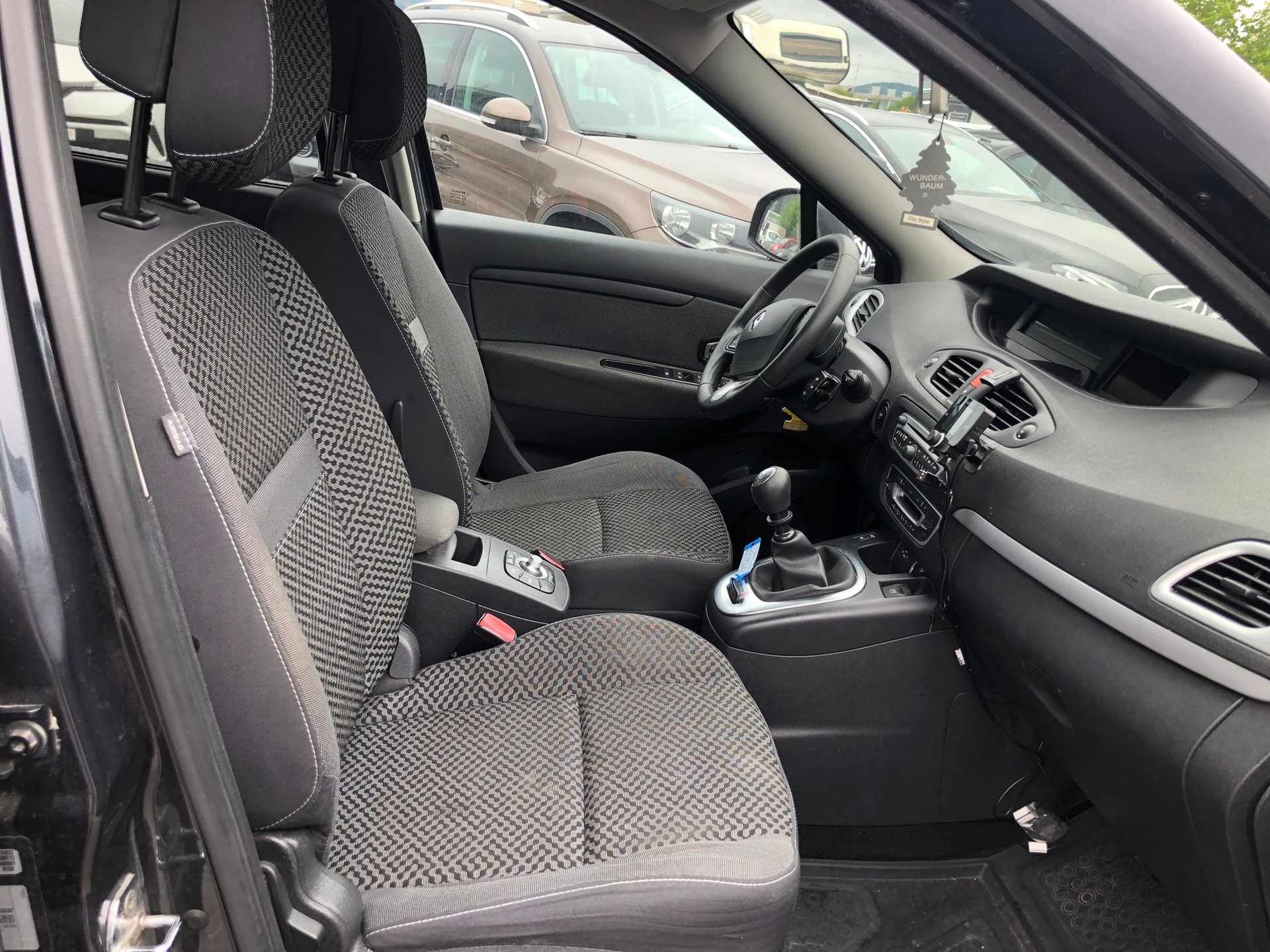 RENAULT Grand Scénic 1.9 dCi Dynamique-image-15