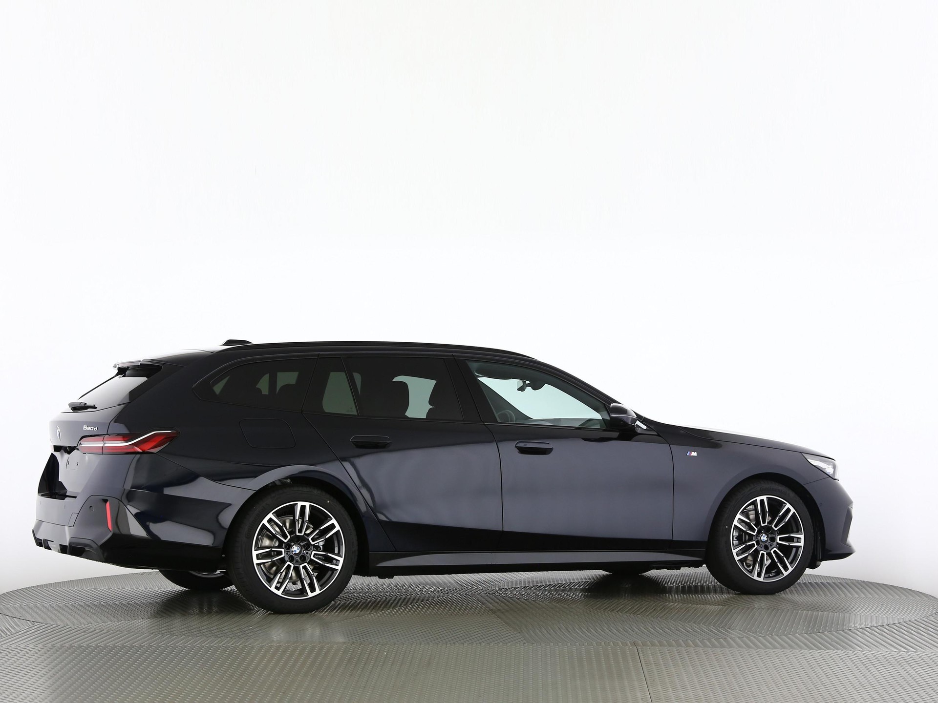 BMW 520d xDrive Touring-image-21