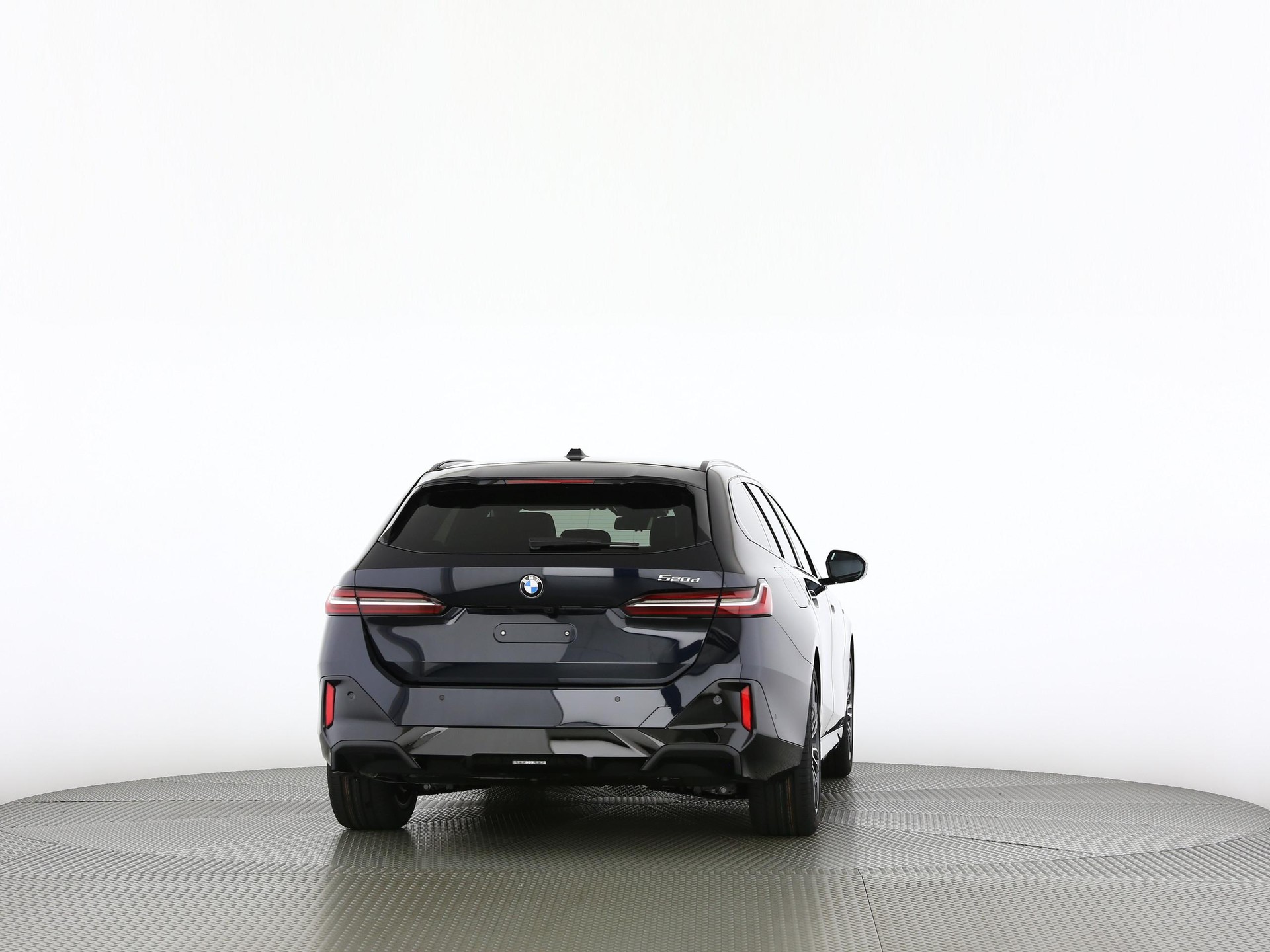 BMW 520d xDrive Touring-image-17