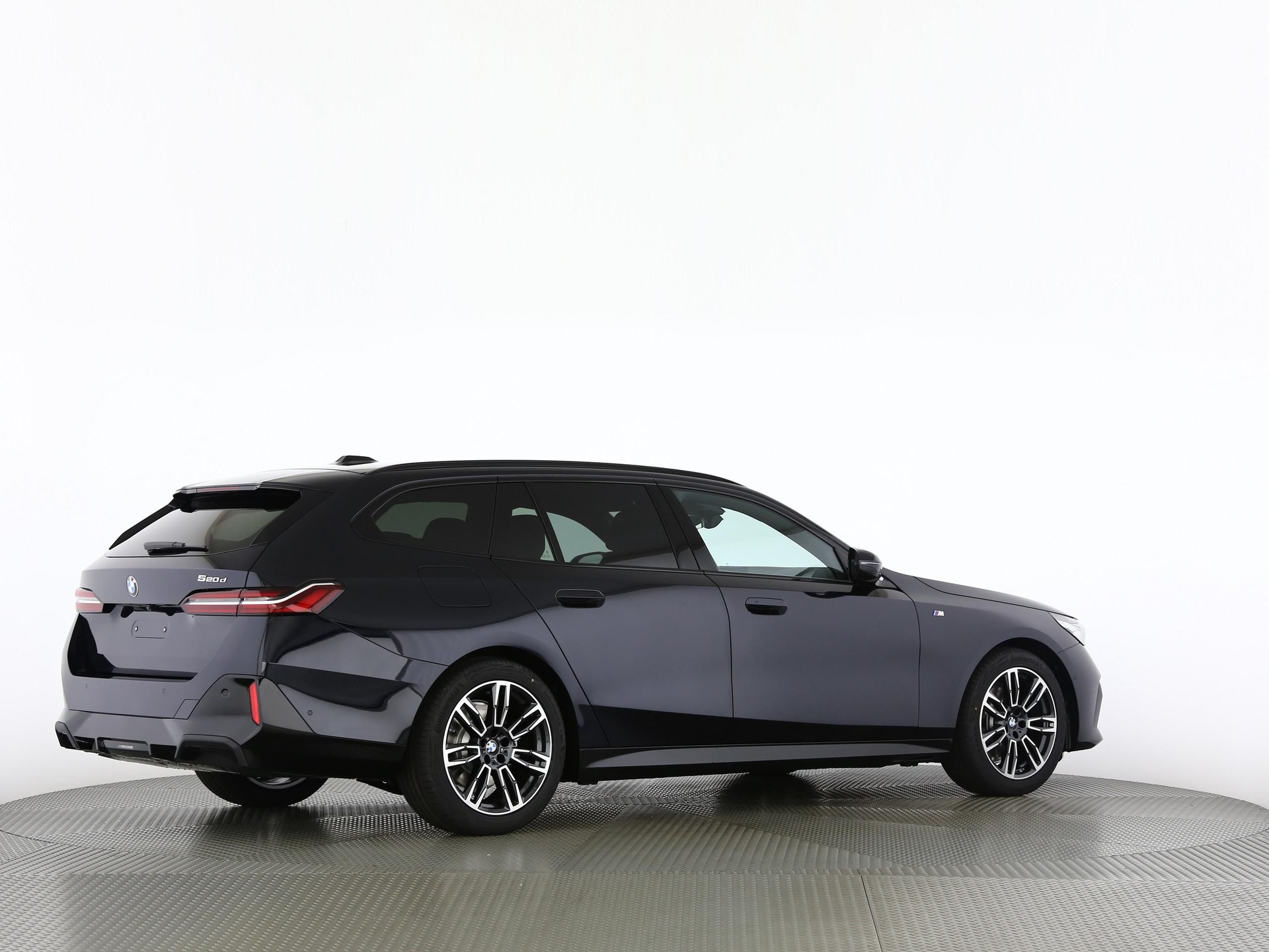 BMW 520d xDrive Touring-image-20
