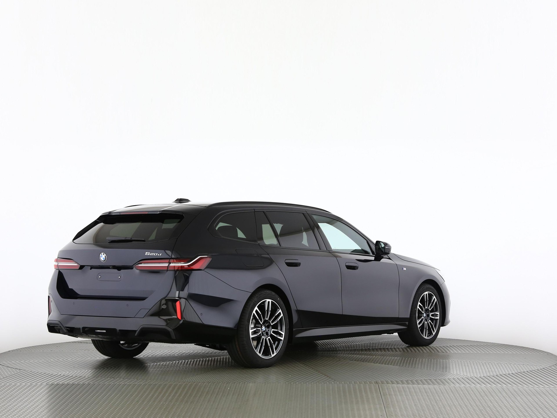 BMW 520d xDrive Touring-image-19