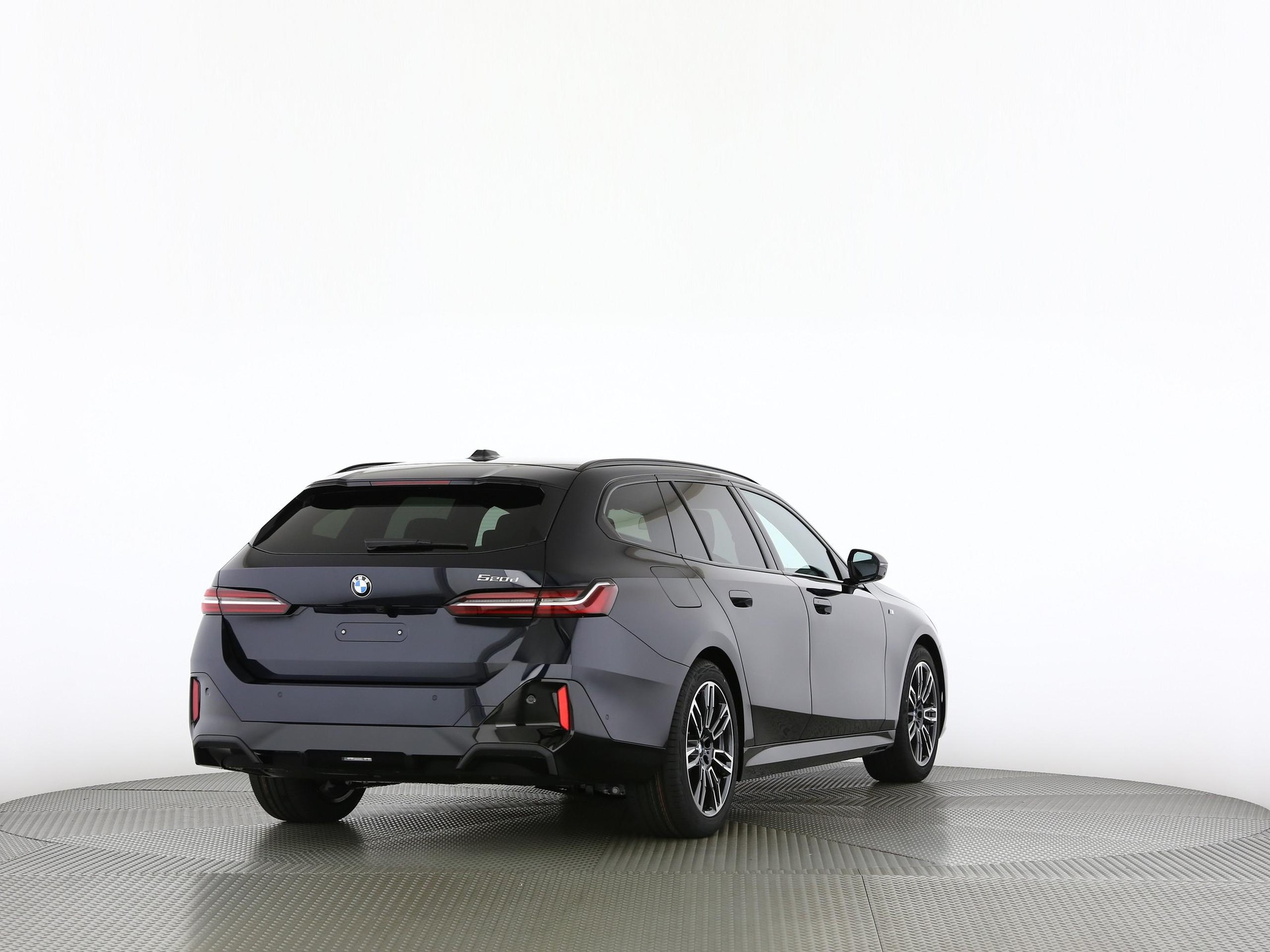 BMW 520d xDrive Touring-image-18