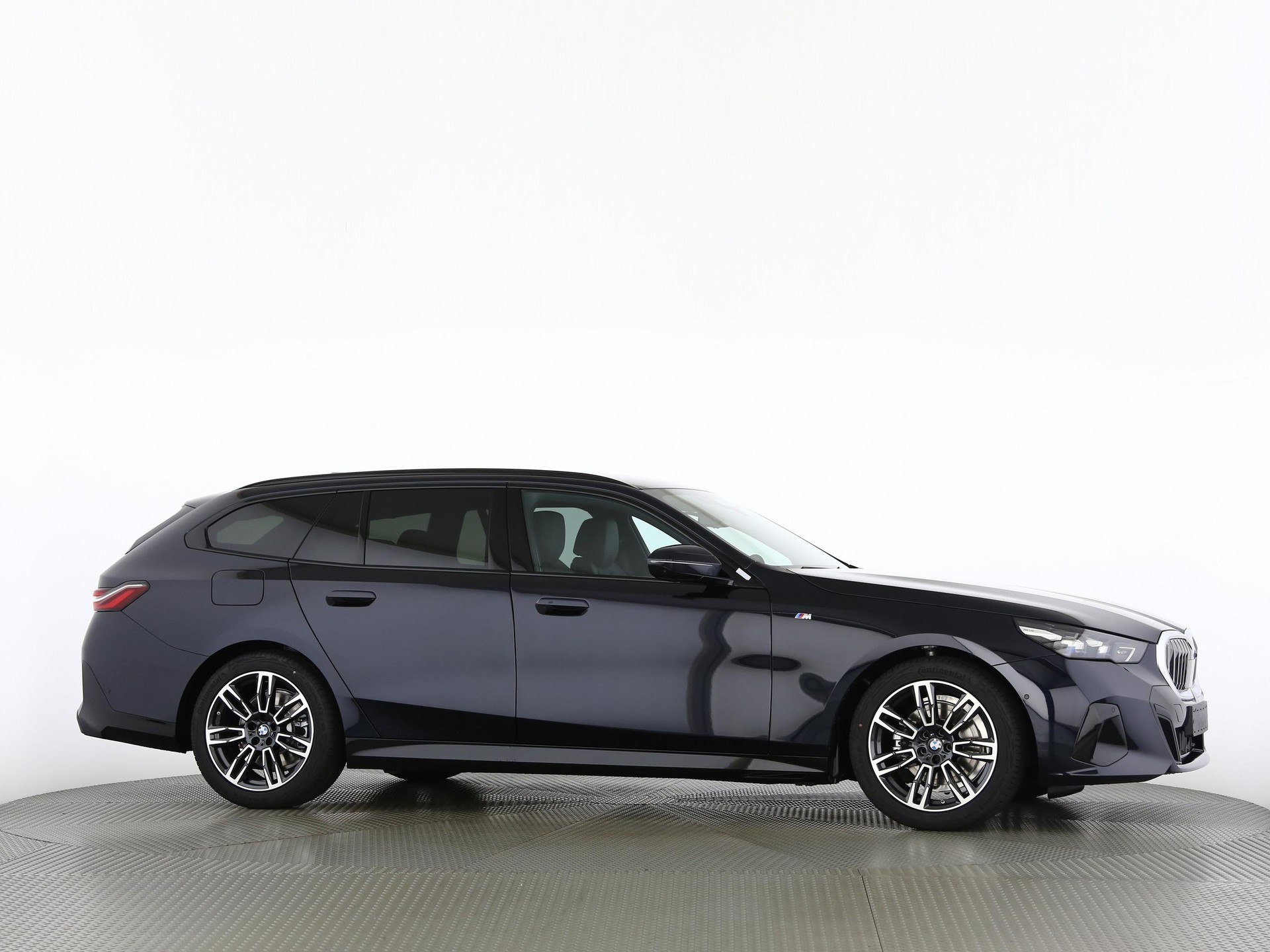 BMW 520d xDrive Touring-image-24