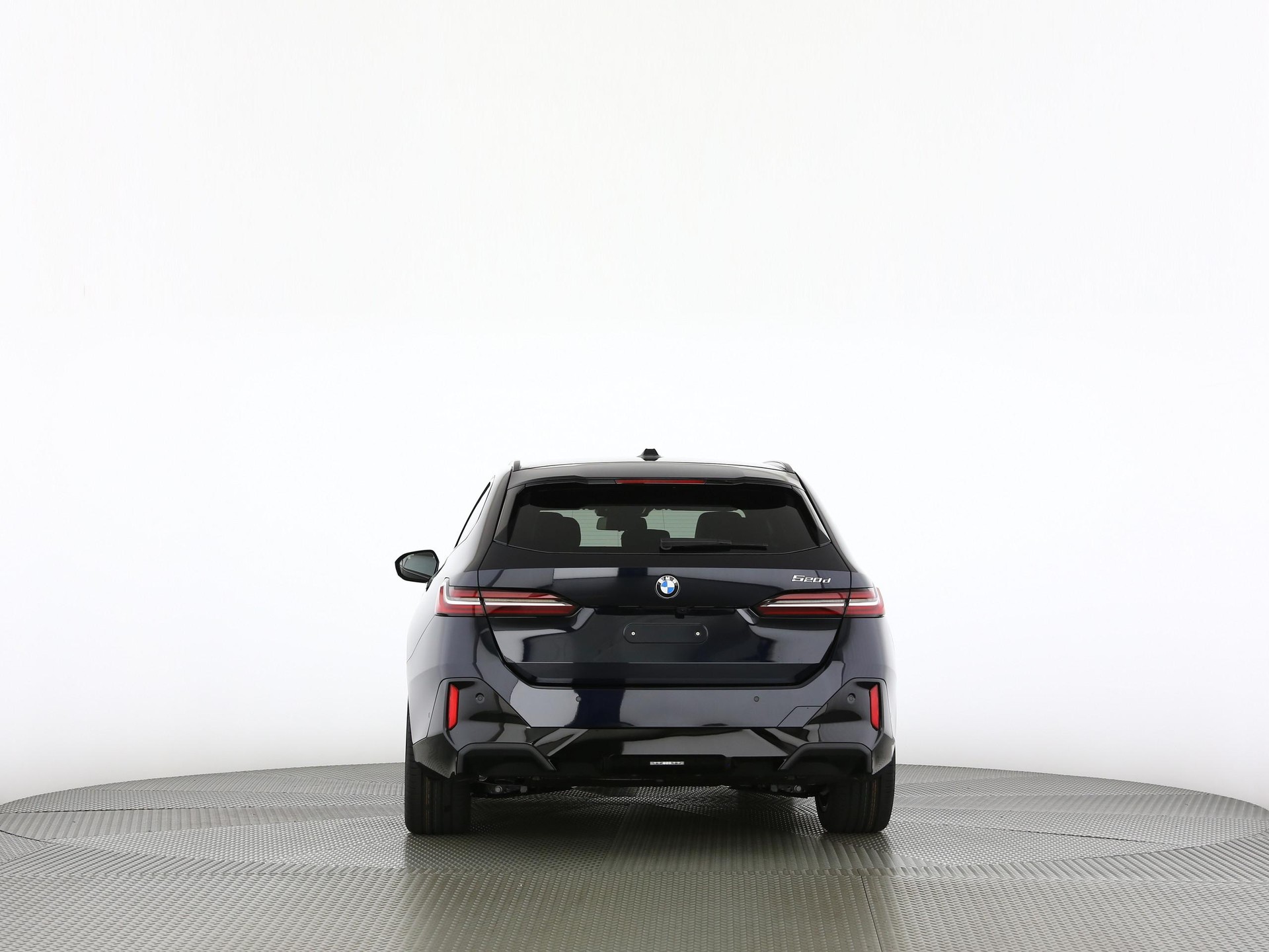 BMW 520d xDrive Touring-image-16