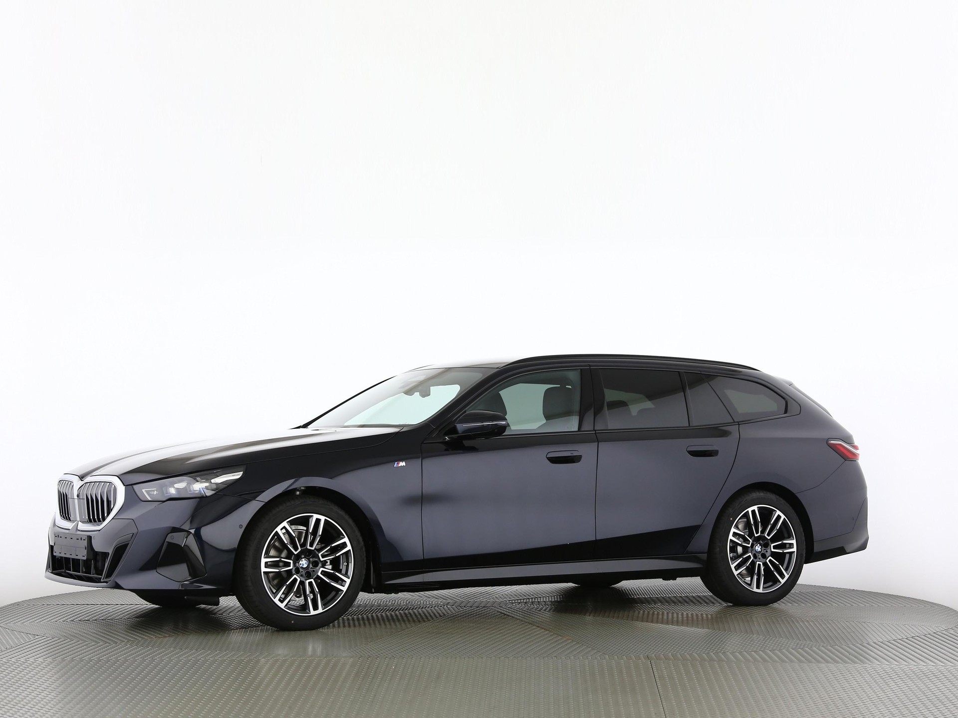 BMW 520d xDrive Touring-image-9