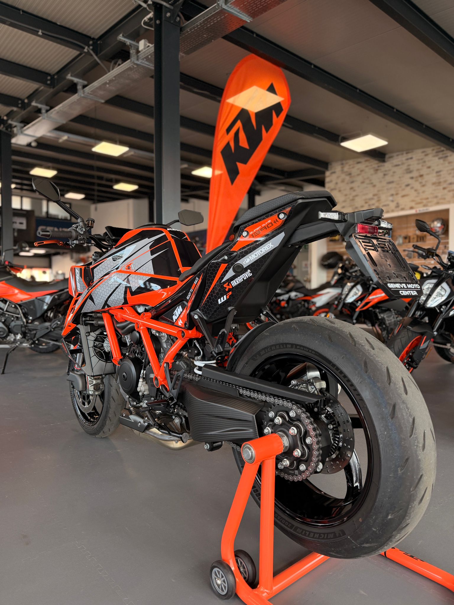 KTM 1390 Super Duke R EVO 2025-showroom-element-2