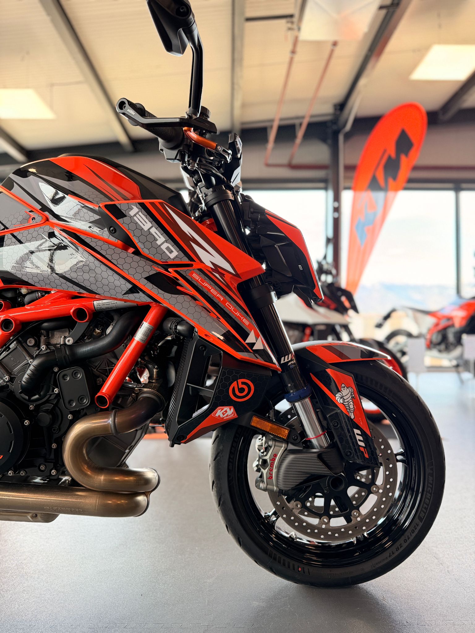 KTM 1390 Super Duke R EVO 2025-showroom-element-1