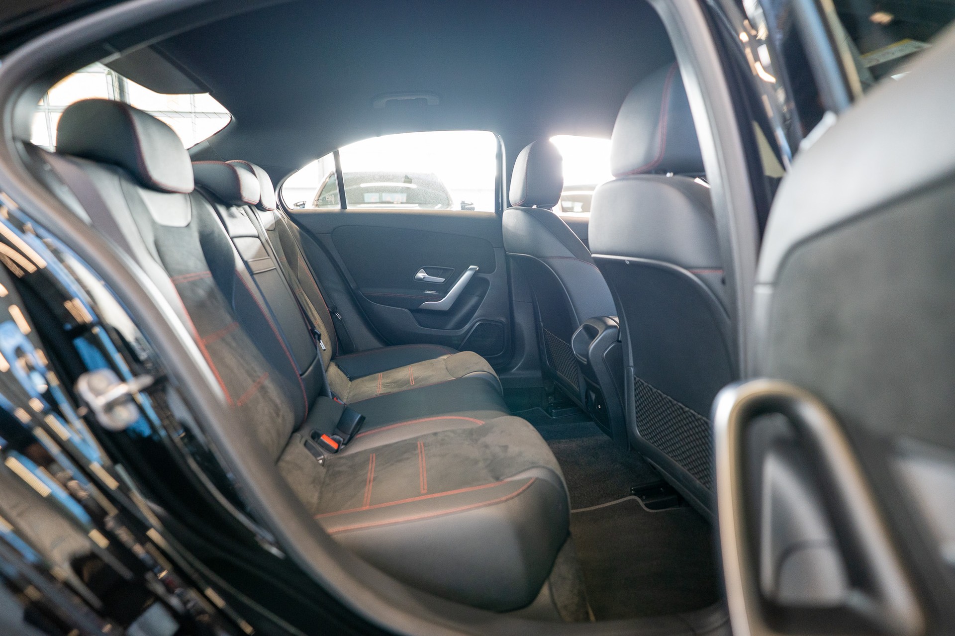 MERCEDES-BENZ A 200 d AMG Line Limousine / Facelift / Rückfahrkamera / Ambientebeleuchtung-image-11