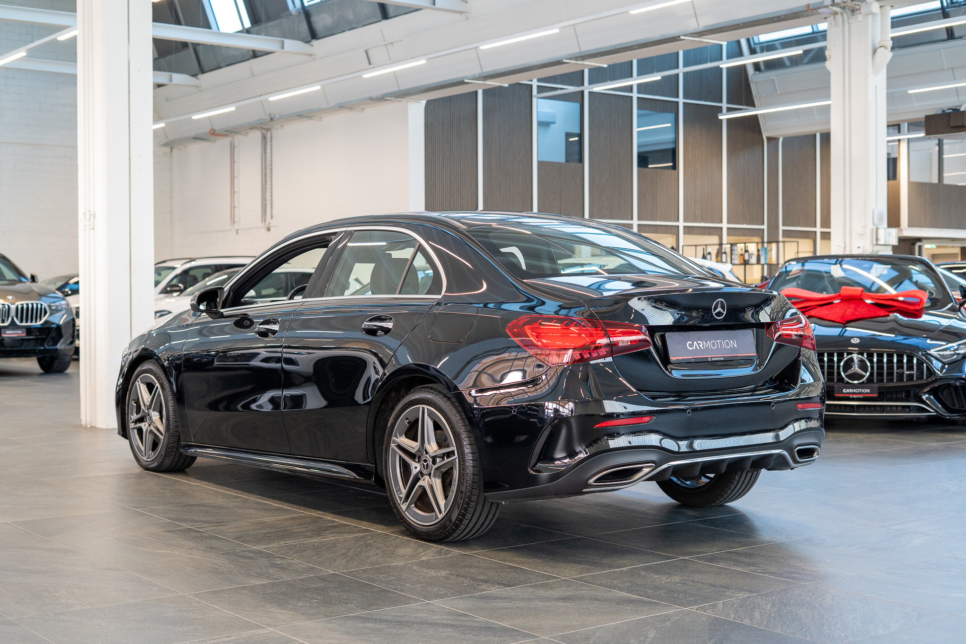 MERCEDES-BENZ A 200 d AMG Line Limousine / Facelift / Rückfahrkamera / Ambientebeleuchtung-image-6
