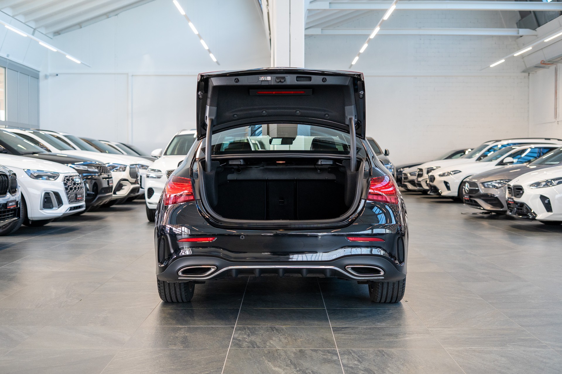 MERCEDES-BENZ A 200 d AMG Line Limousine / Facelift / Rückfahrkamera / Ambientebeleuchtung-image-5