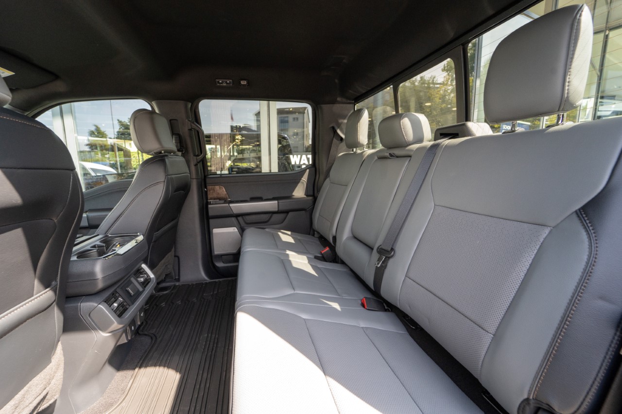 FORD F-150 Lightning DKab.Pick-up 98 kWh Lariat Launch Edition-image-8