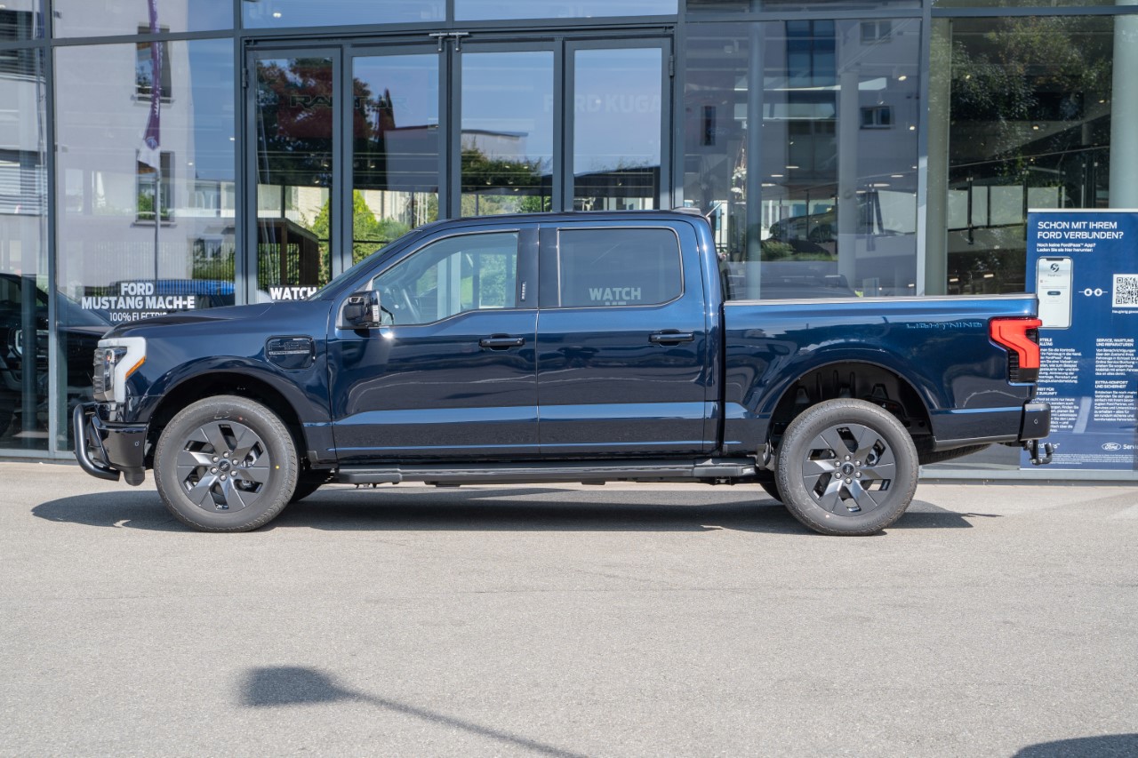 FORD F-150 Lightning DKab.Pick-up 98 kWh Lariat Launch Edition-showroom-element-2
