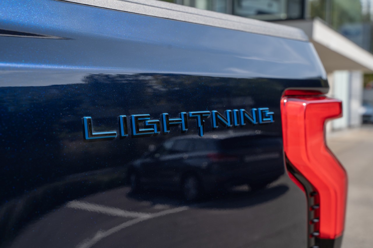 FORD F-150 Lightning DKab.Pick-up 98 kWh Lariat Launch Edition-image-4