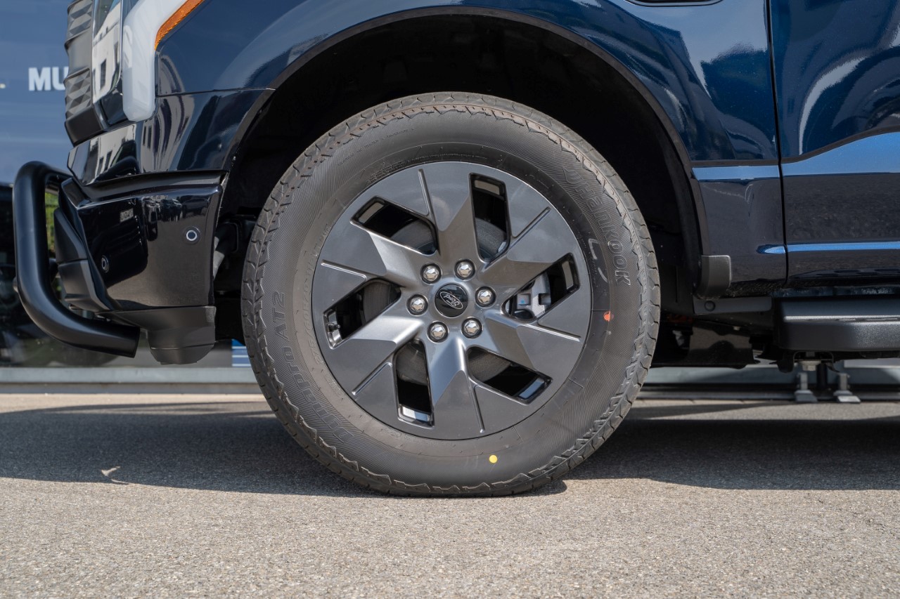 FORD F-150 Lightning DKab.Pick-up 98 kWh Lariat Launch Edition-image-12