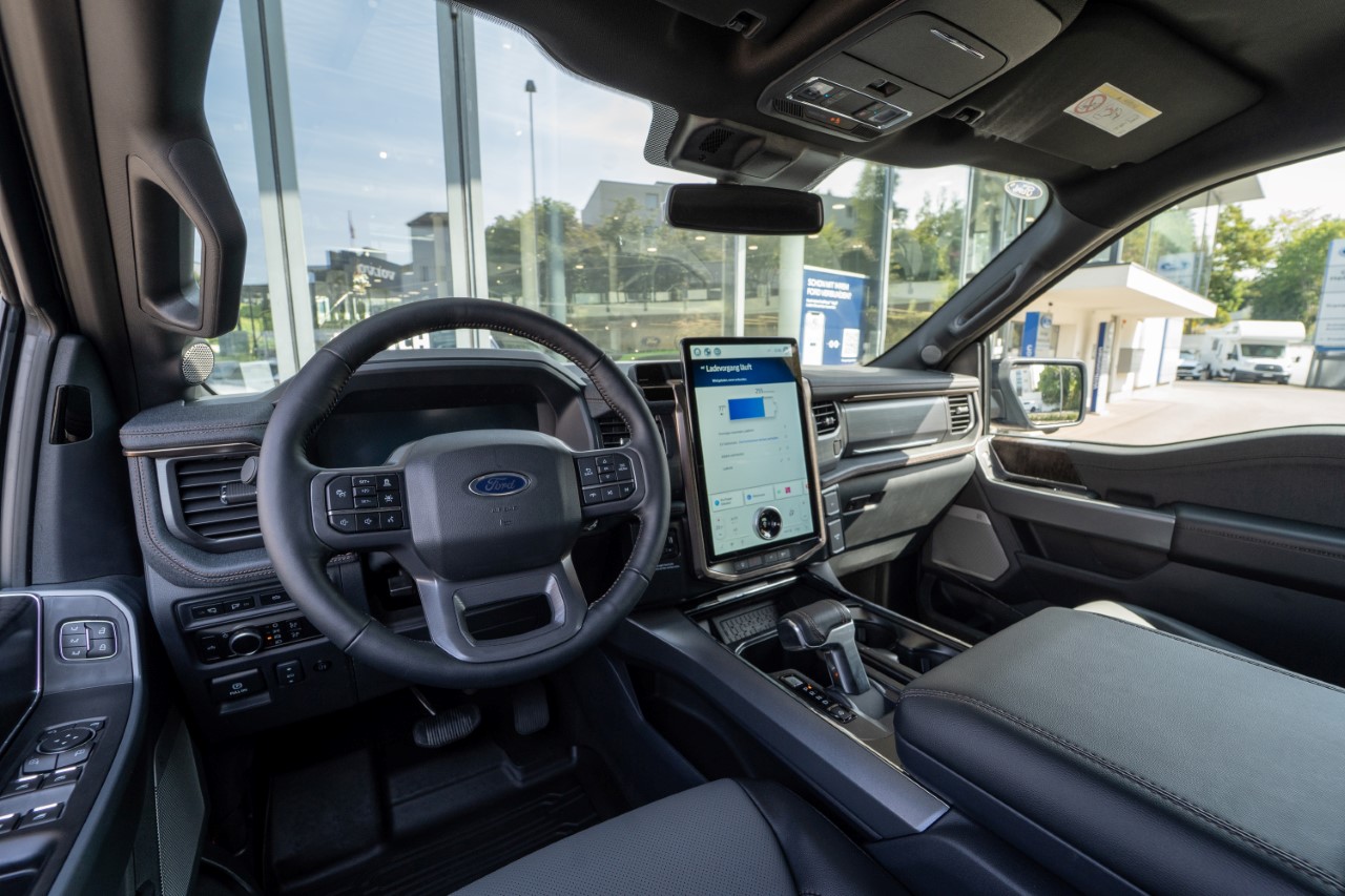 FORD F-150 Lightning DKab.Pick-up 98 kWh Lariat Launch Edition-image-6