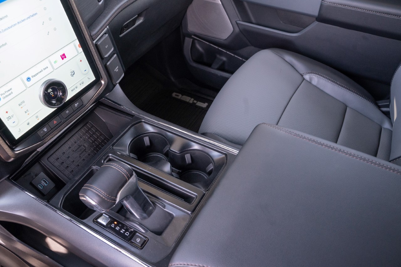 FORD F-150 Lightning DKab.Pick-up 98 kWh Lariat Launch Edition-image-11