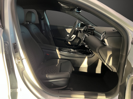 MERCEDES-BENZ A 200 7G-DCT-image-8