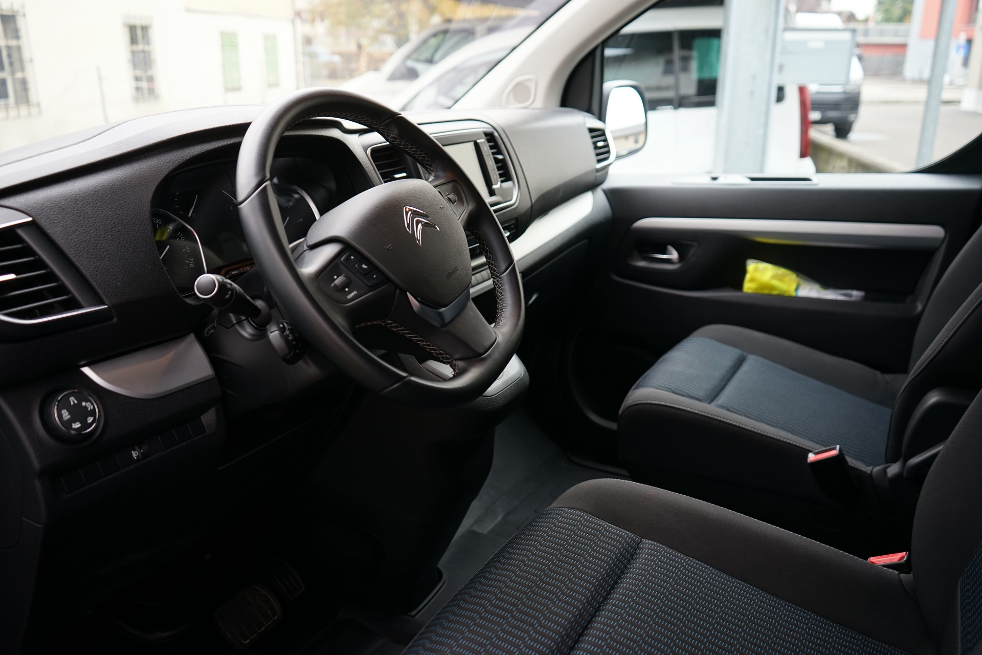 CITROEN Spacetourer EO 2.0 BlueHDi Business M EAT8-image-4