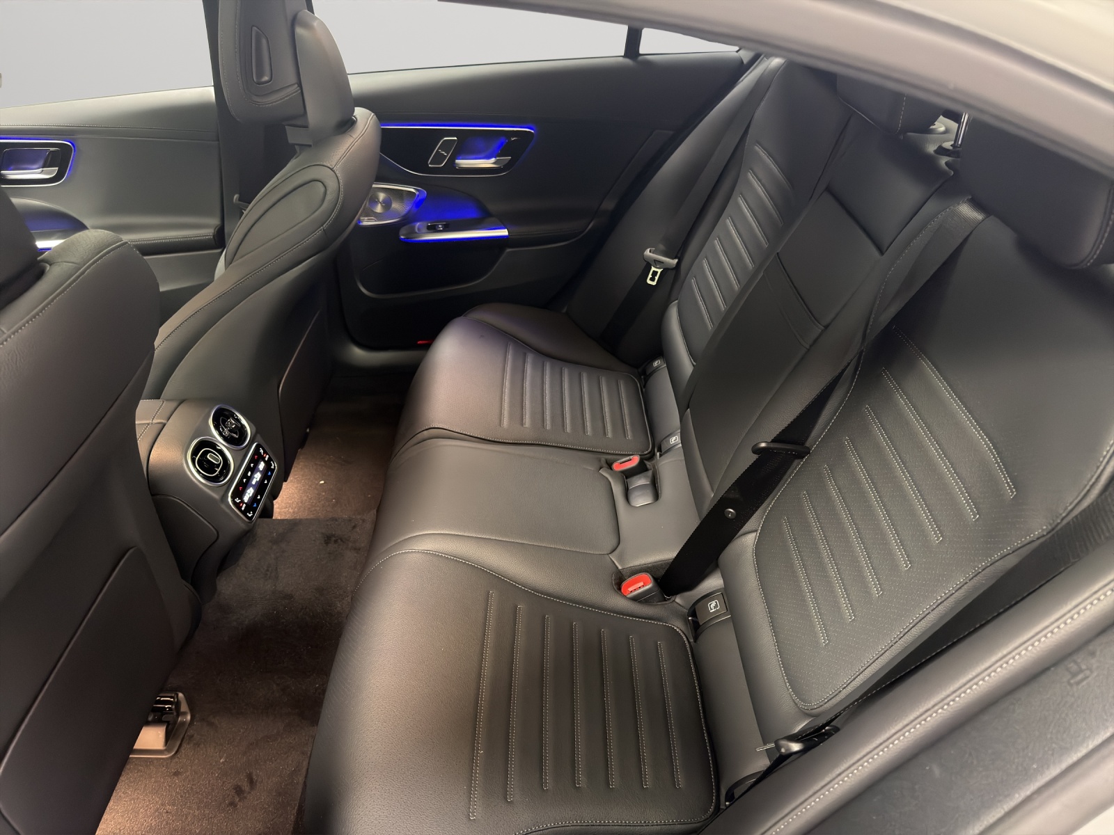 MERCEDES-BENZ C 300e 4 Matic EQ Hybrid-image-8