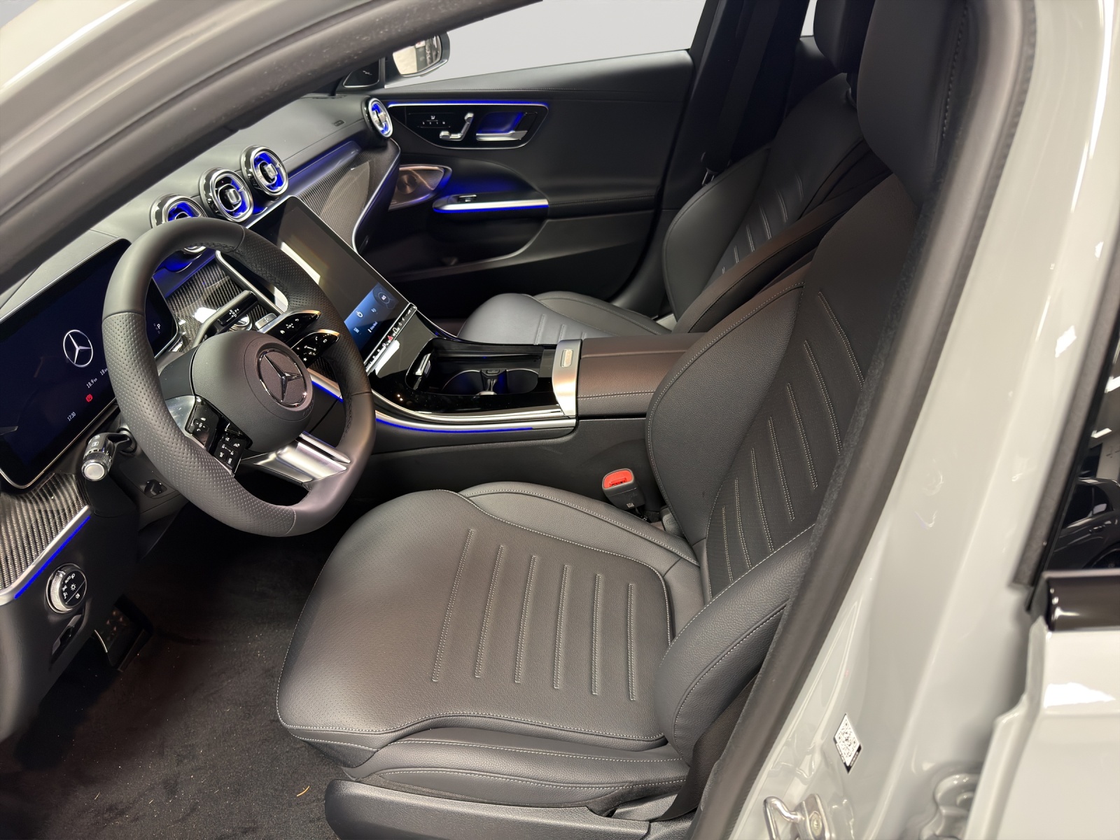 MERCEDES-BENZ C 300e 4 Matic EQ Hybrid-image-4