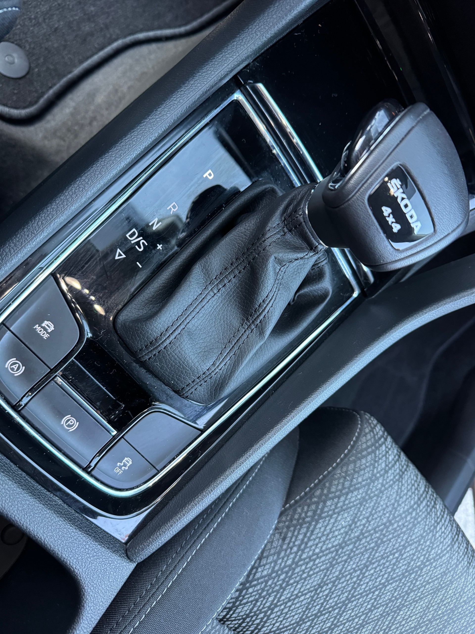 SKODA Karoq 2.0 TDI CR Style 4x4 DSG-image-11