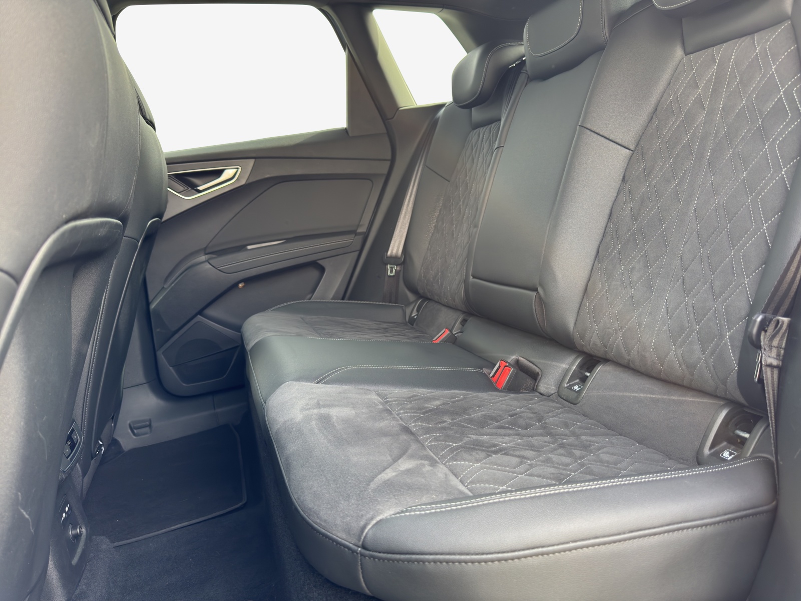 AUDI Q4 e-tron 50 quattro-image-11