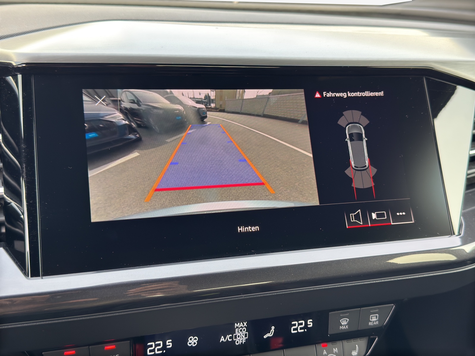 AUDI Q4 e-tron 50 quattro-image-15