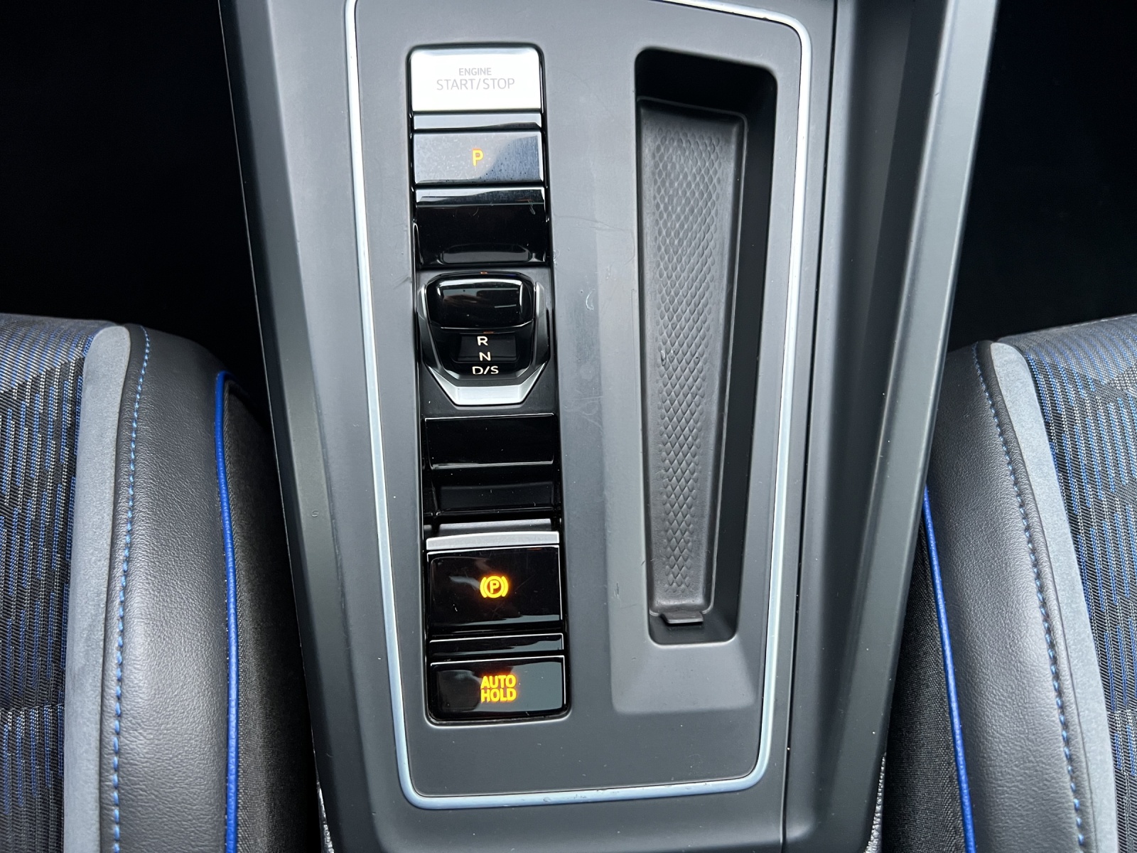 VW Golf 2.0 TSI R DSG 4Motion-image-22