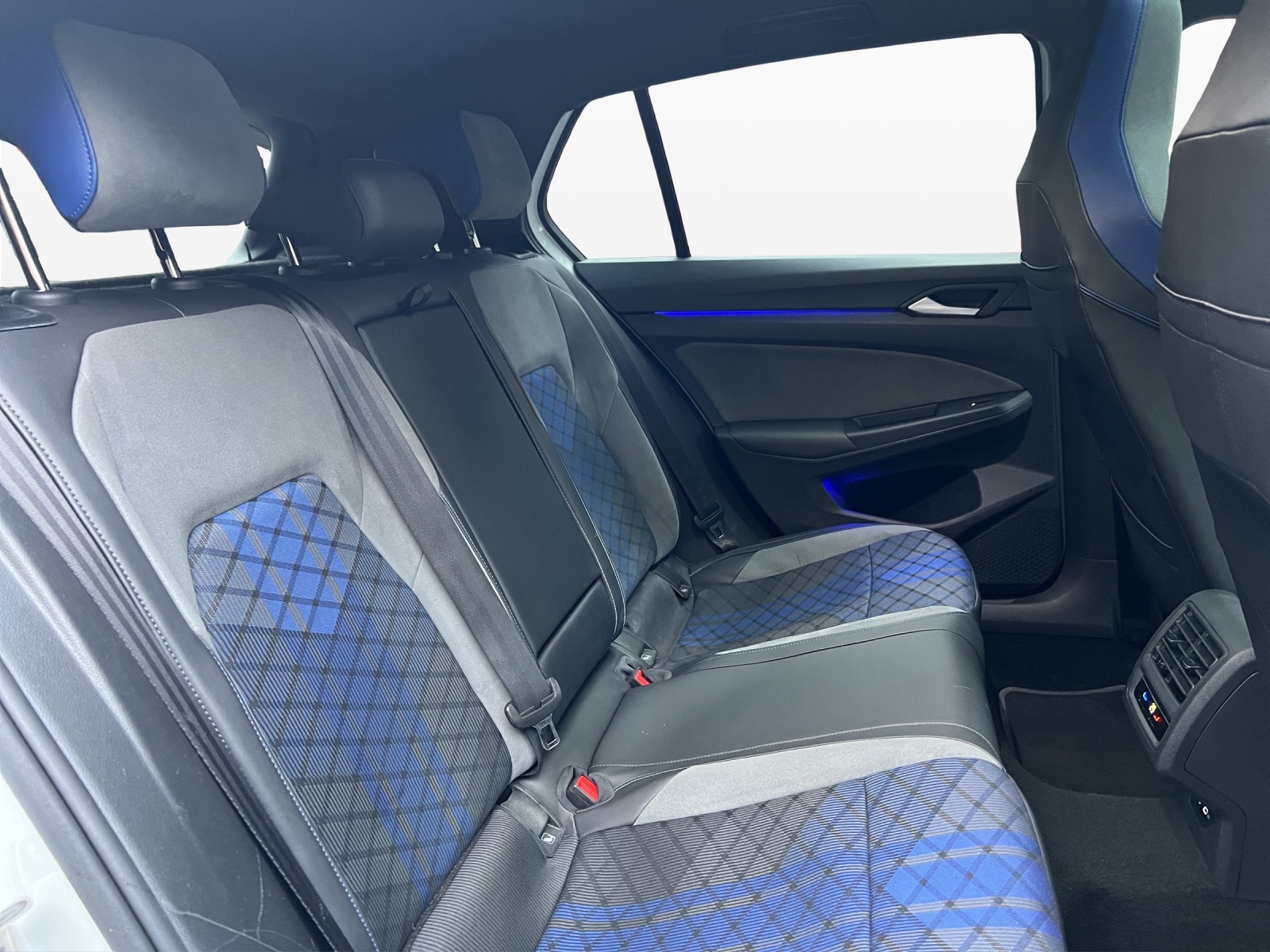 VW Golf 2.0 TSI R DSG 4Motion-image-18