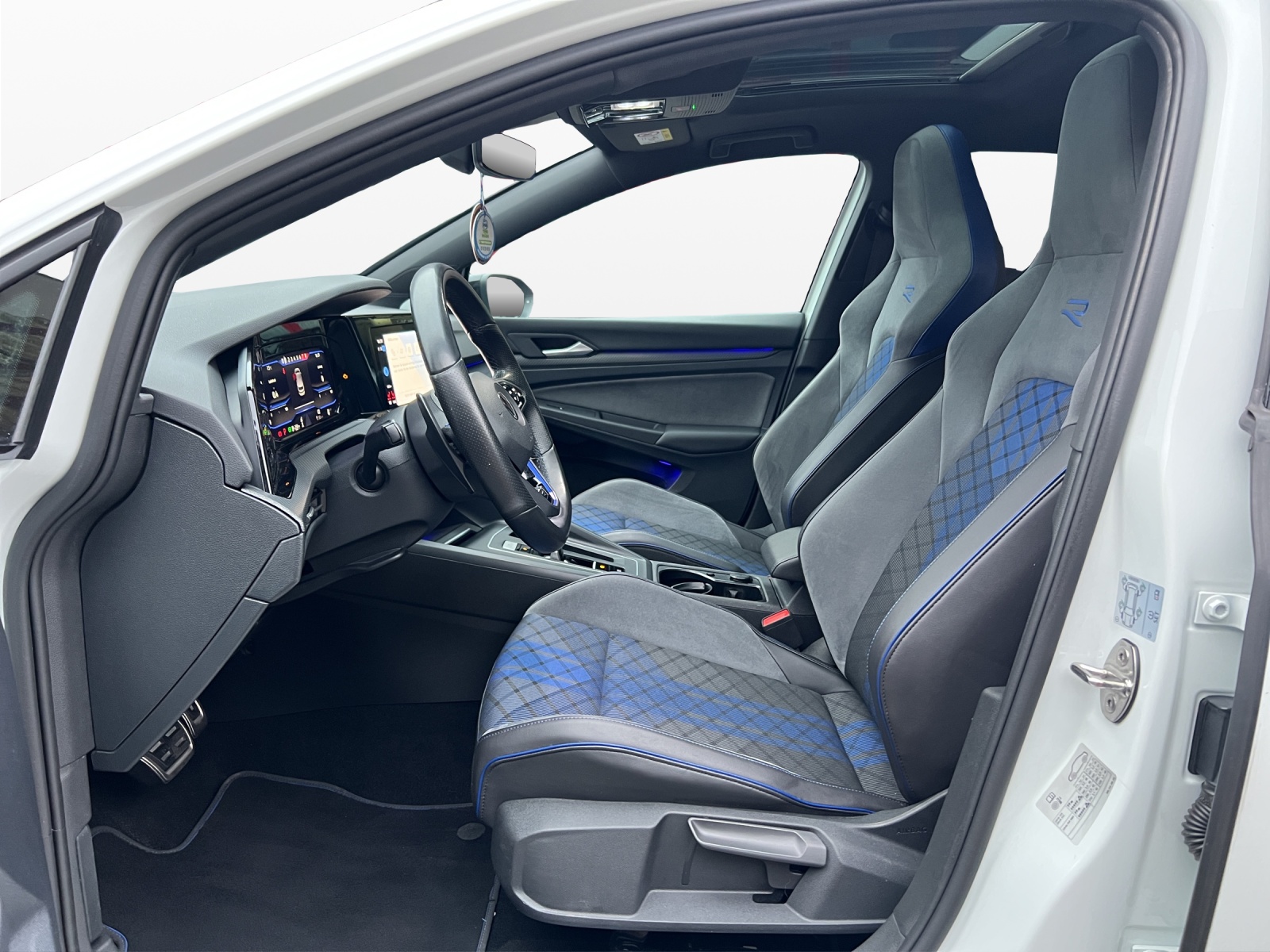 VW Golf 2.0 TSI R DSG 4Motion-image-8