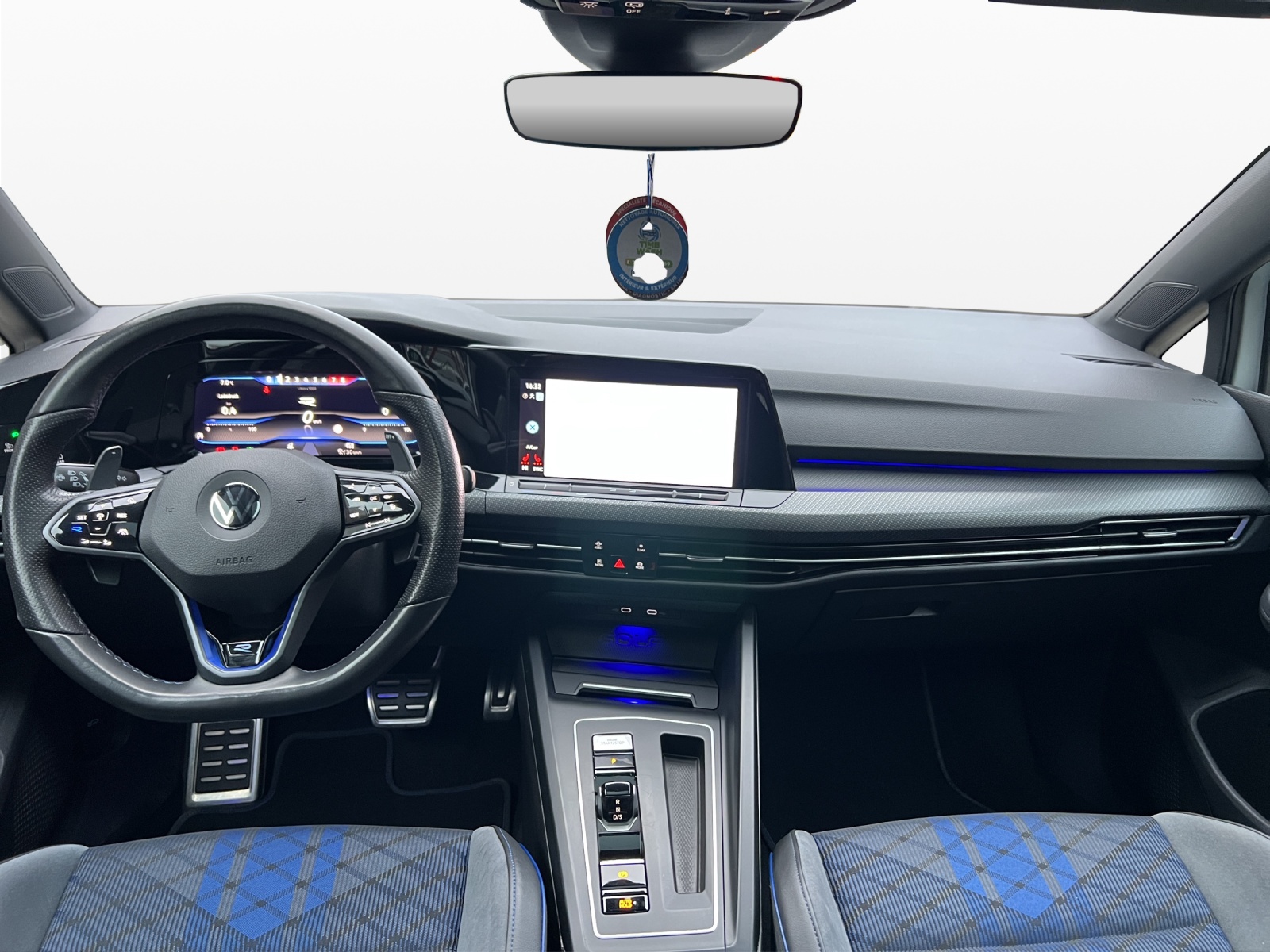 VW Golf 2.0 TSI R DSG 4Motion-image-11