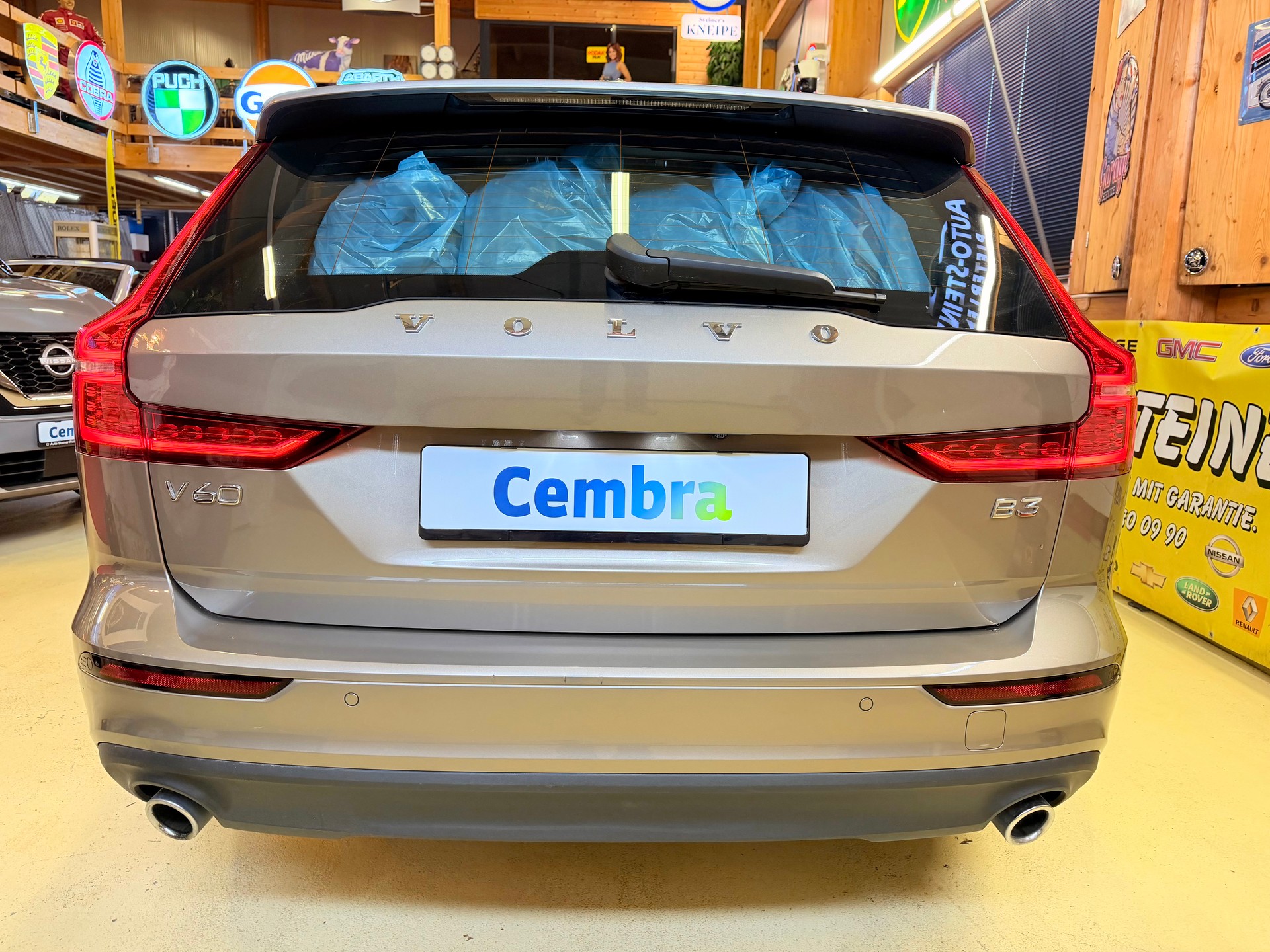 VOLVO V60 B3 MILD HYBRID "MOMENTUM" AUTOMAT. CH WAGEN. TOP GEPFLEGT.-showroom-element-2