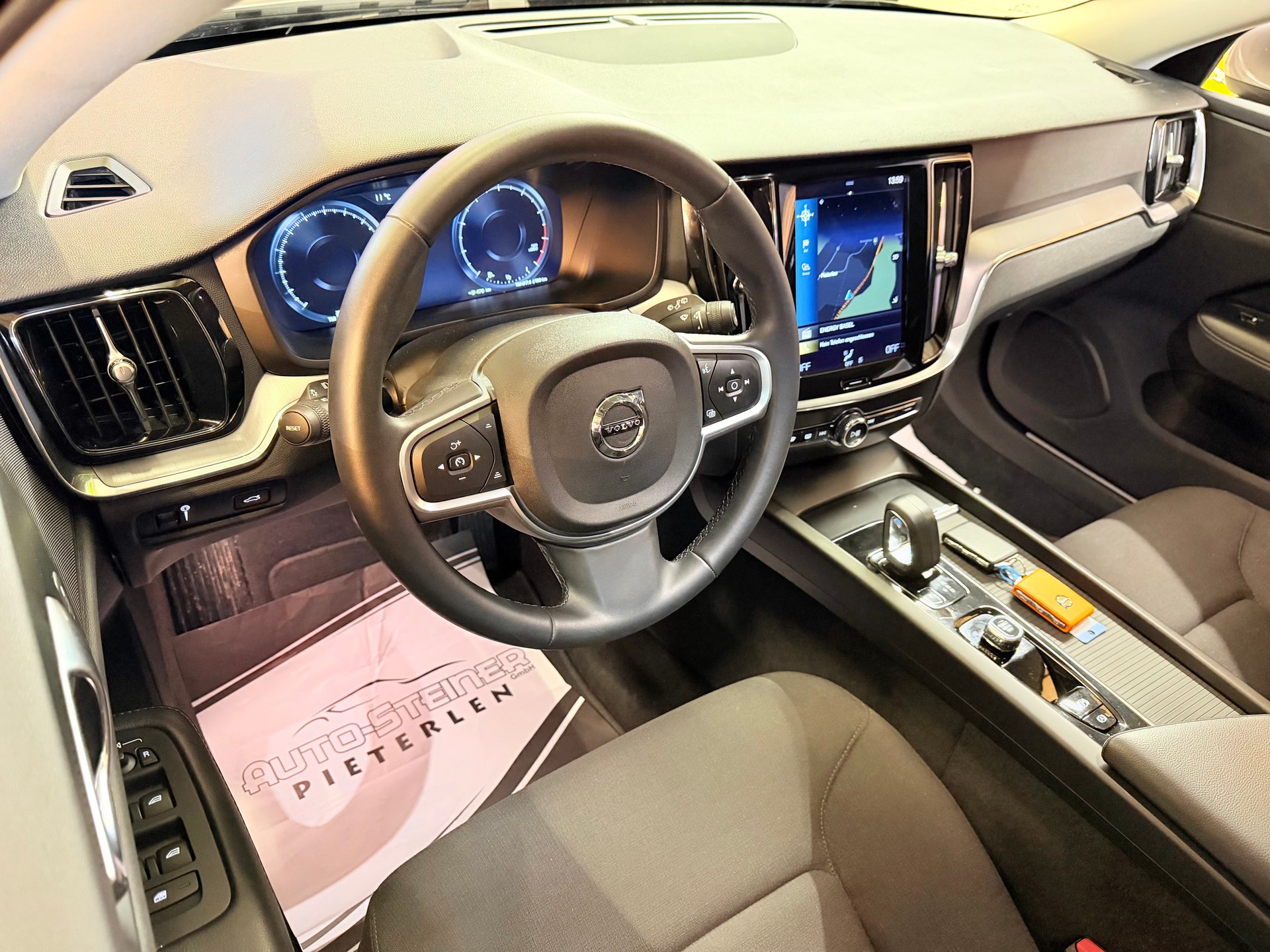 VOLVO V60 B3 MILD HYBRID "MOMENTUM" AUTOMAT. CH WAGEN. TOP GEPFLEGT.-image-12