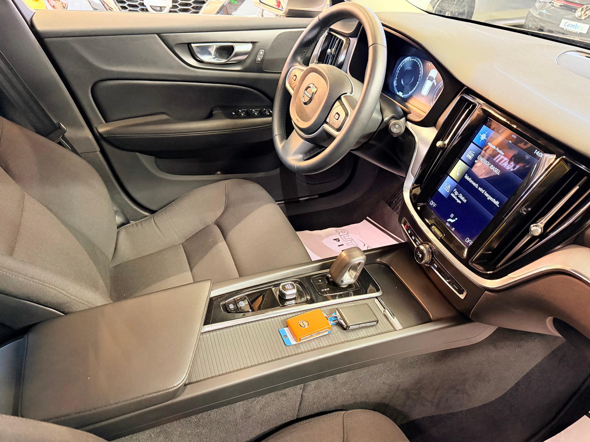 VOLVO V60 B3 MILD HYBRID "MOMENTUM" AUTOMAT. CH WAGEN. TOP GEPFLEGT.-image-15