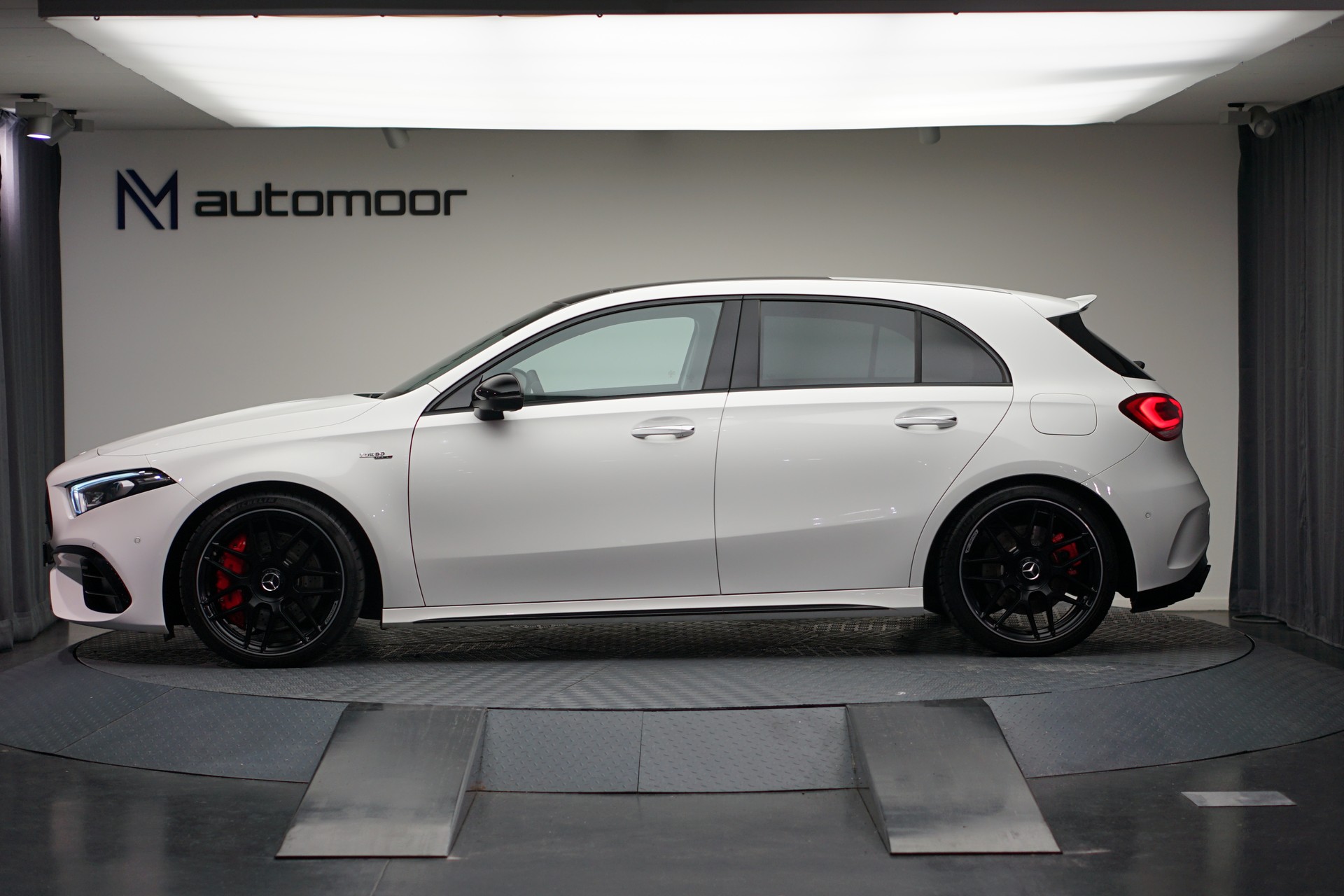 MERCEDES-BENZ A 45 S AMG 4Matic+ Speedshift *CH-Fahrzeug* *Performance Sitze* *Panorama*-image-7
