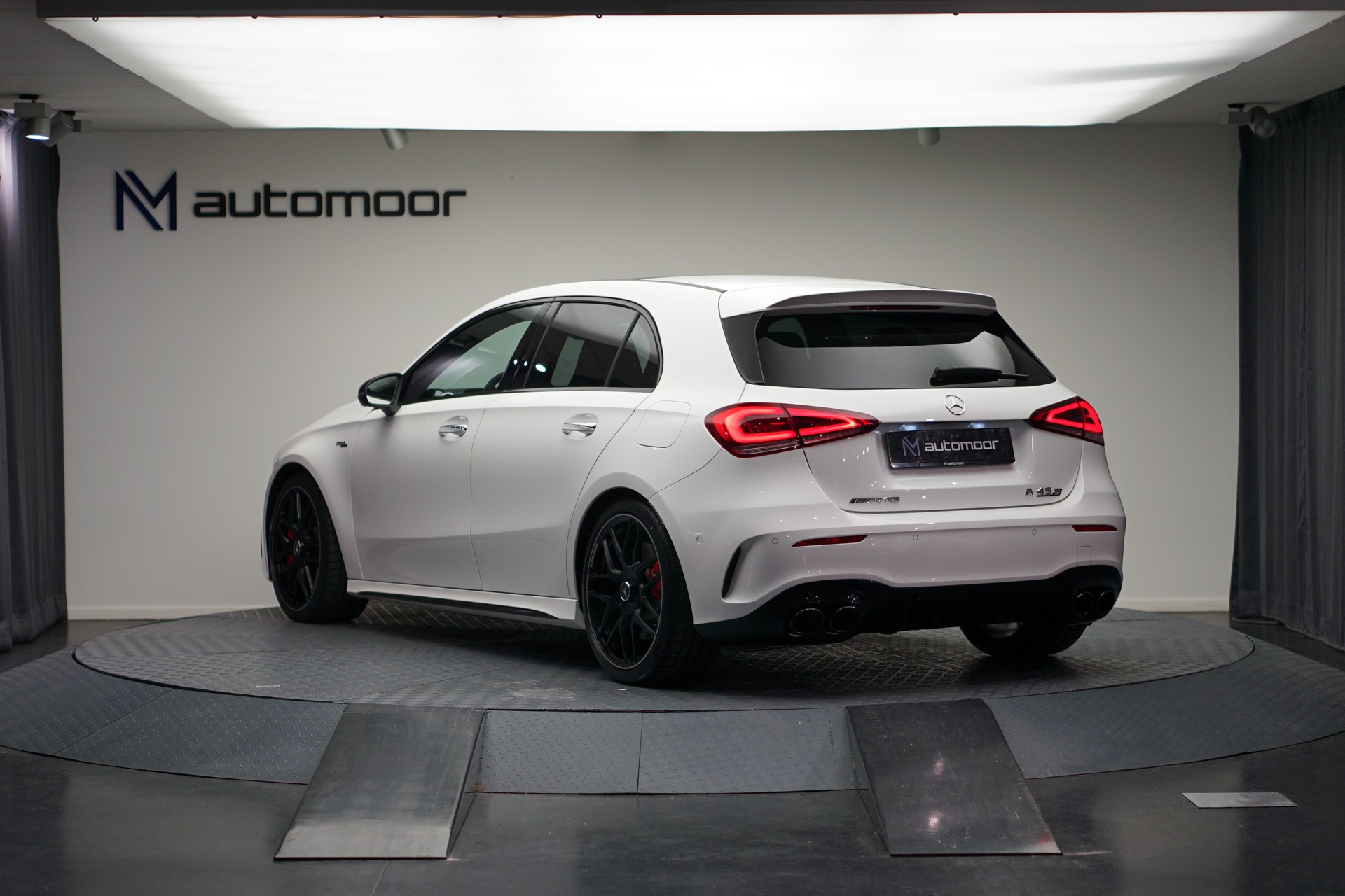 MERCEDES-BENZ A 45 S AMG 4Matic+ Speedshift *CH-Fahrzeug* *Performance Sitze* *Panorama*-image-6