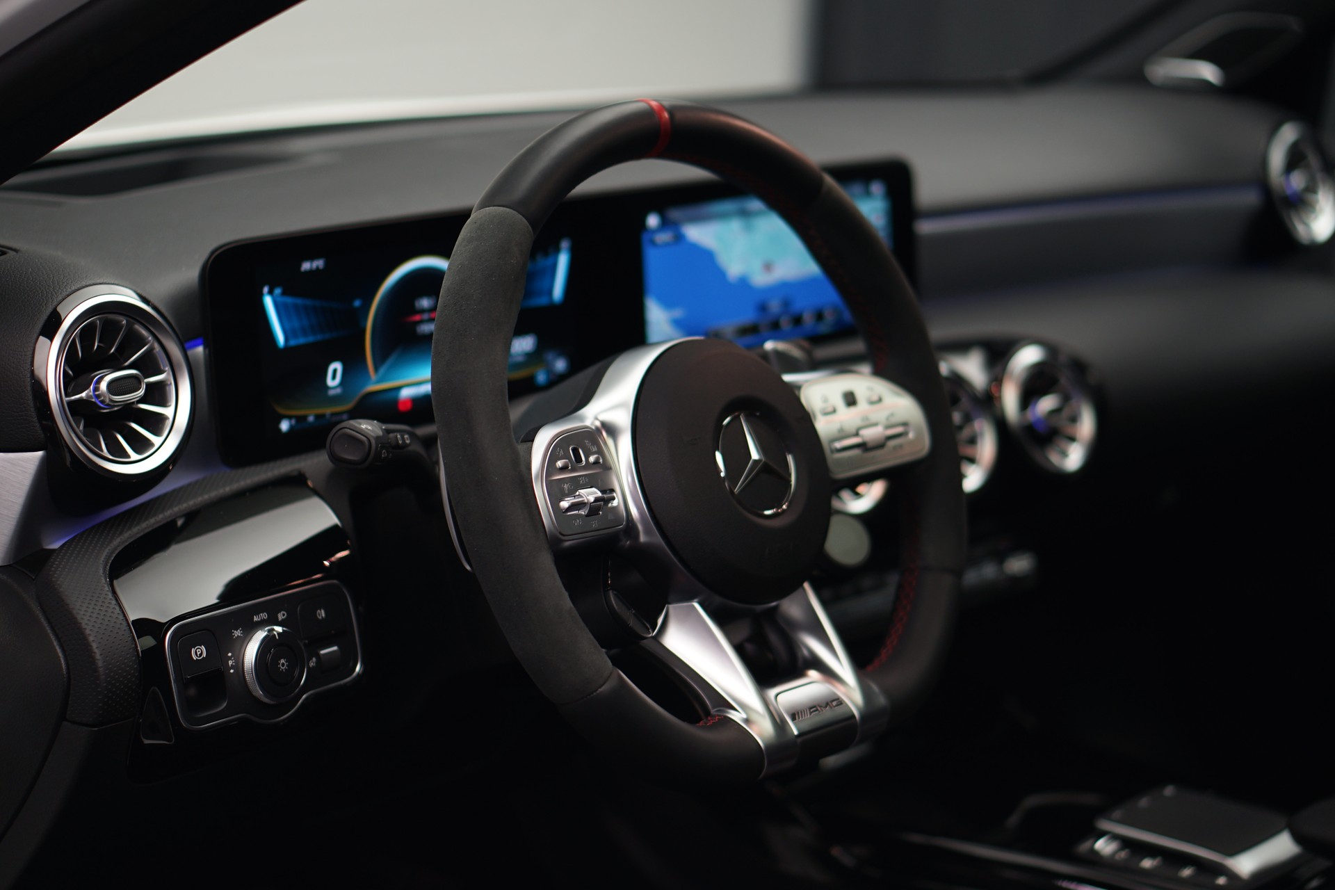 MERCEDES-BENZ A 45 S AMG 4Matic+ Speedshift *CH-Fahrzeug* *Performance Sitze* *Panorama*-image-24