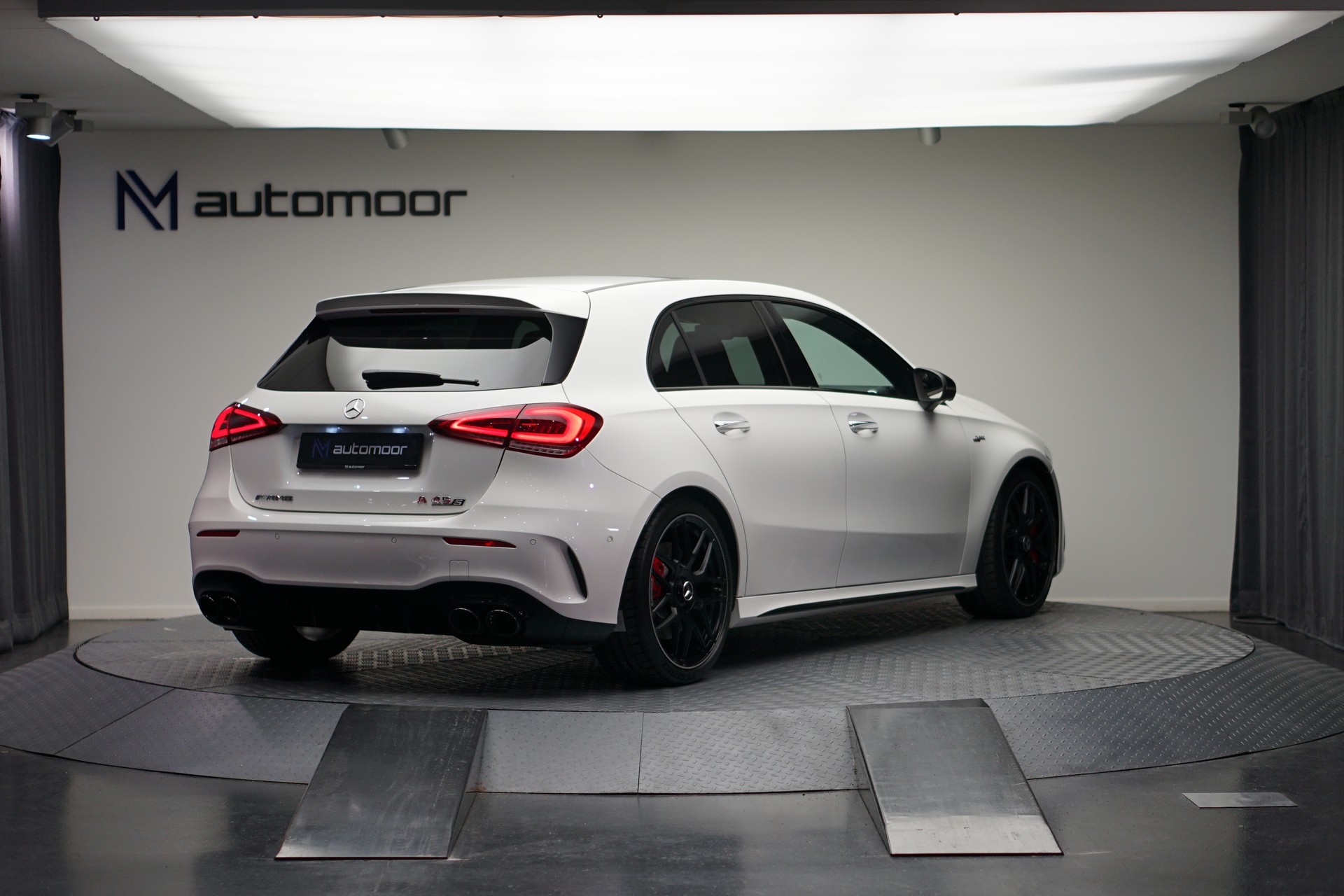 MERCEDES-BENZ A 45 S AMG 4Matic+ Speedshift *CH-Fahrzeug* *Performance Sitze* *Panorama*-image-4