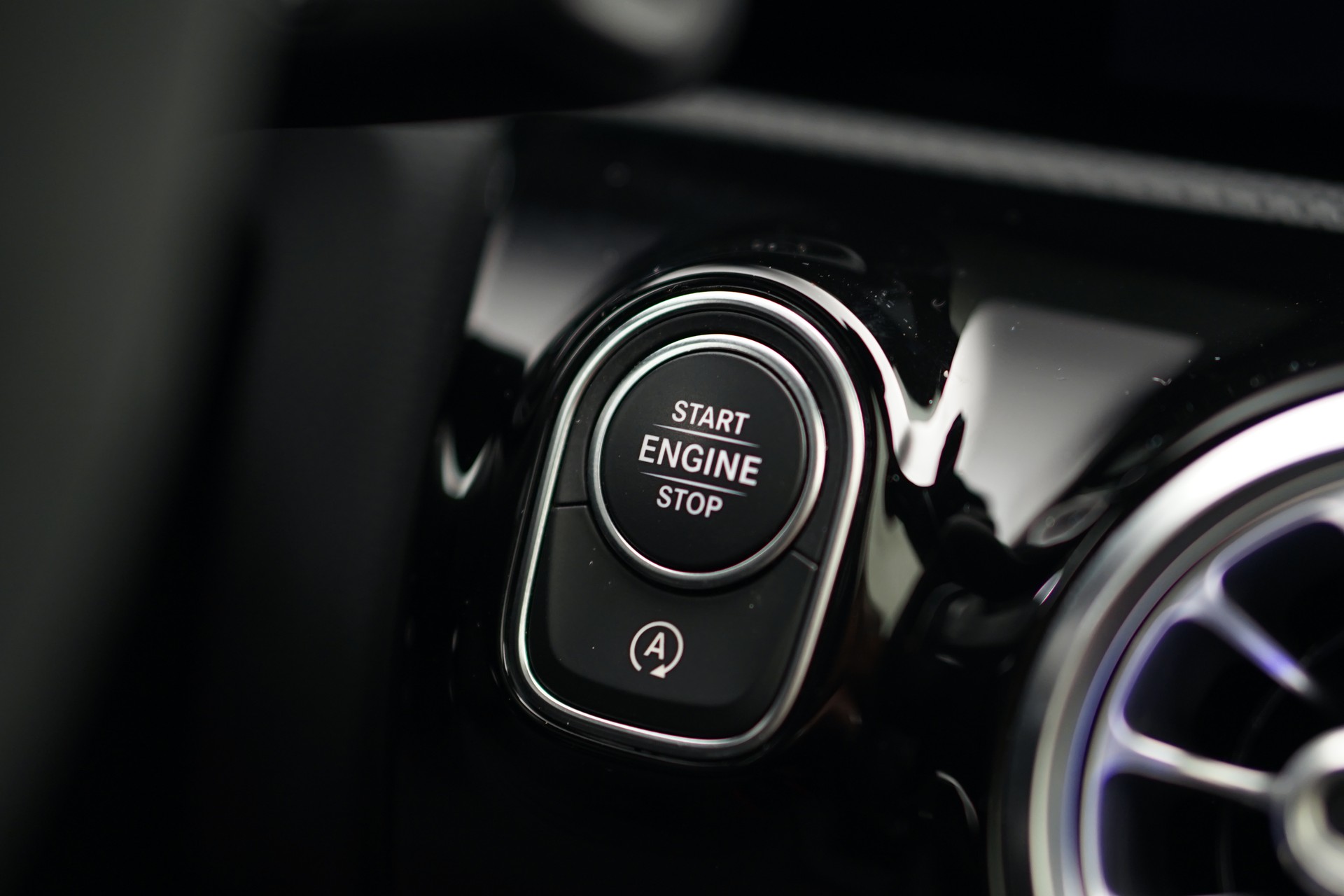 MERCEDES-BENZ A 45 S AMG 4Matic+ Speedshift *CH-Fahrzeug* *Performance Sitze* *Panorama*-image-30