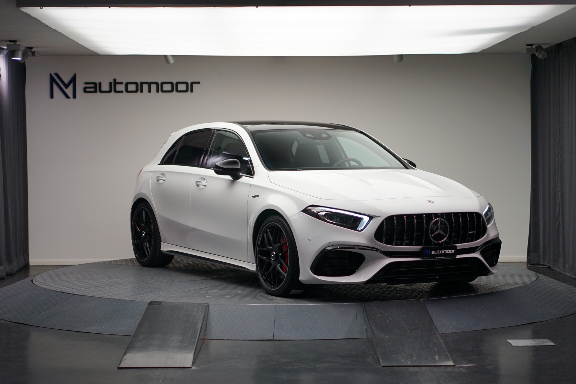 MERCEDES-BENZ A 45 S AMG 4Matic+ Speedshift *CH-Fahrzeug* *Performance Sitze* *Panorama*-image-2