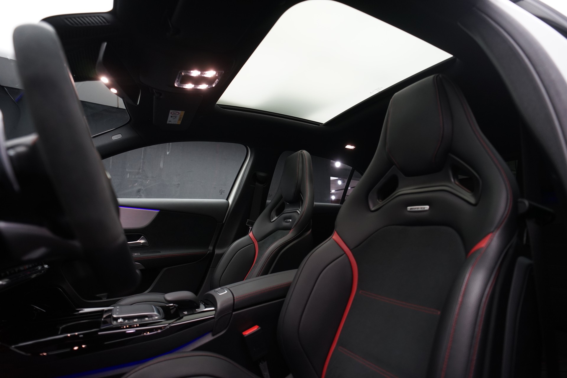 MERCEDES-BENZ A 45 S AMG 4Matic+ Speedshift *CH-Fahrzeug* *Performance Sitze* *Panorama*-image-17
