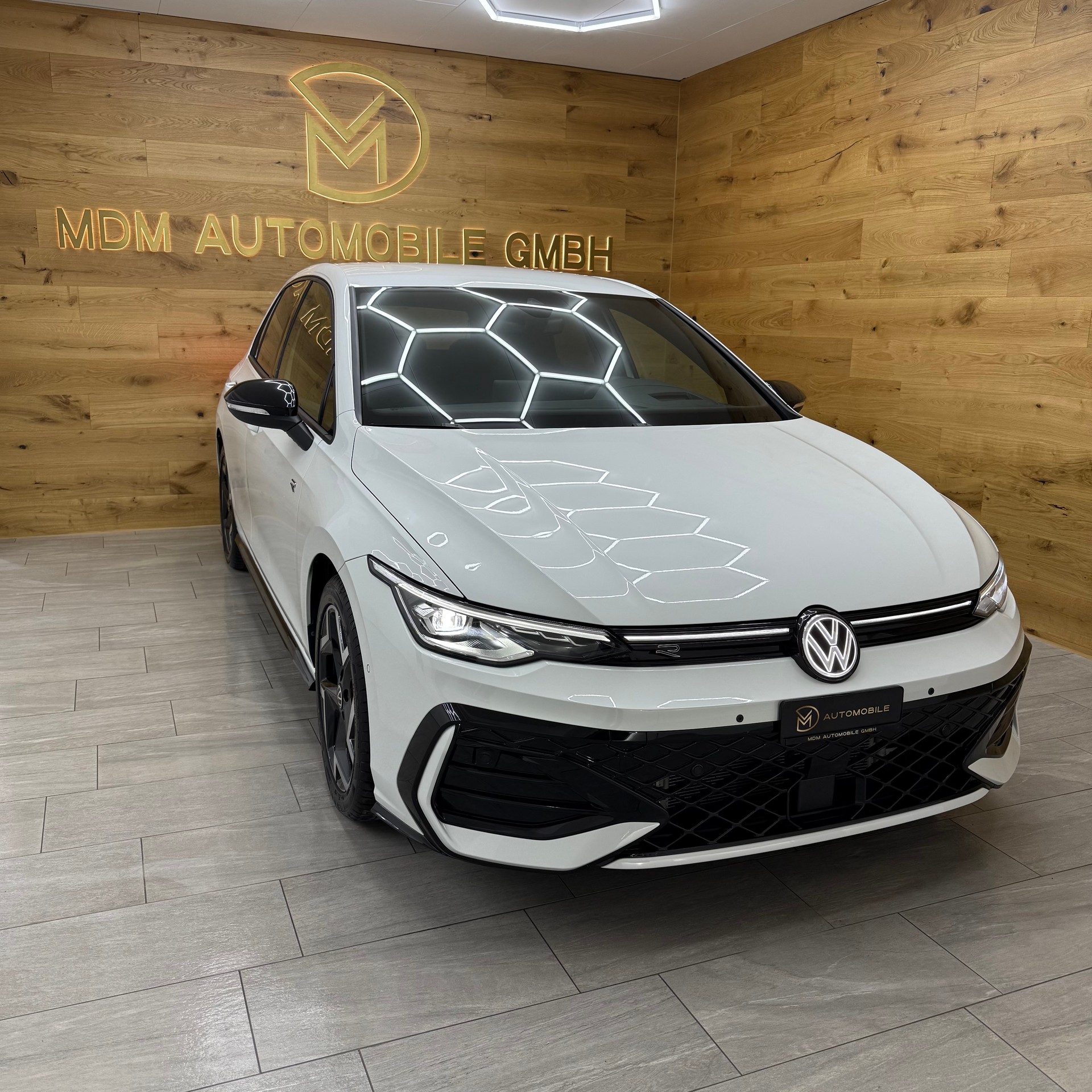 VW Golf 2.0 TDI R-Line DSG *Facelift*Werksgarantie 5 Jahre* Leasing ab 387.-*