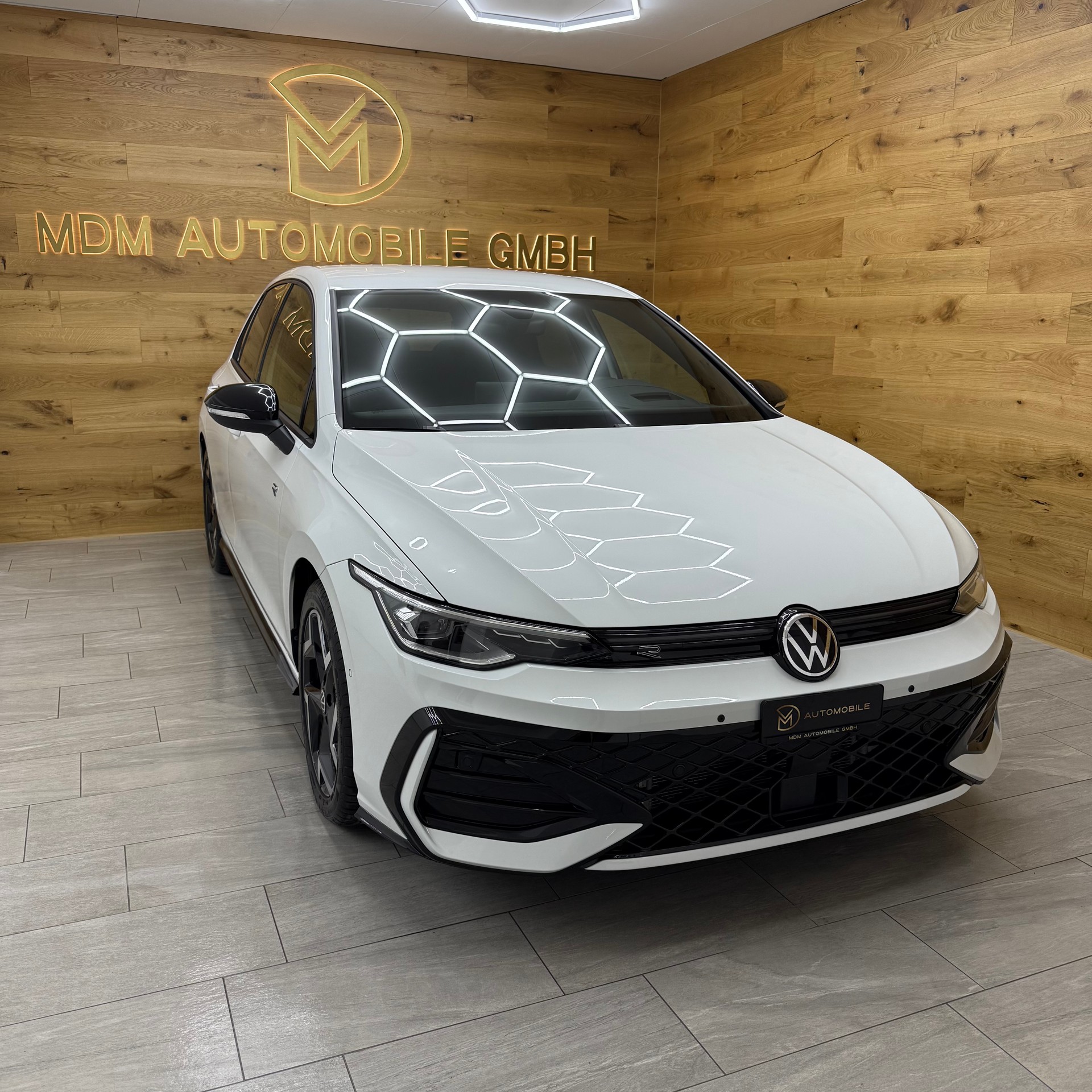 VW Golf 2.0 TDI R-Line DSG *Facelift*Werksgarantie 5 Jahre* Leasing ab 387.-*-showroom-element-1