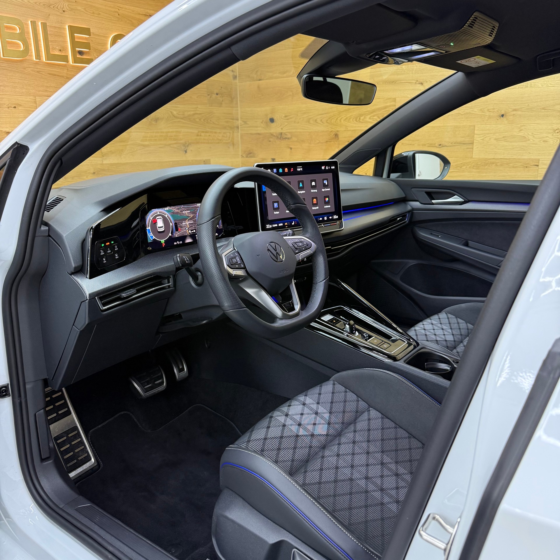 VW Golf 2.0 TDI R-Line DSG *Facelift*Werksgarantie 5 Jahre* Leasing ab 387.-*-image-9