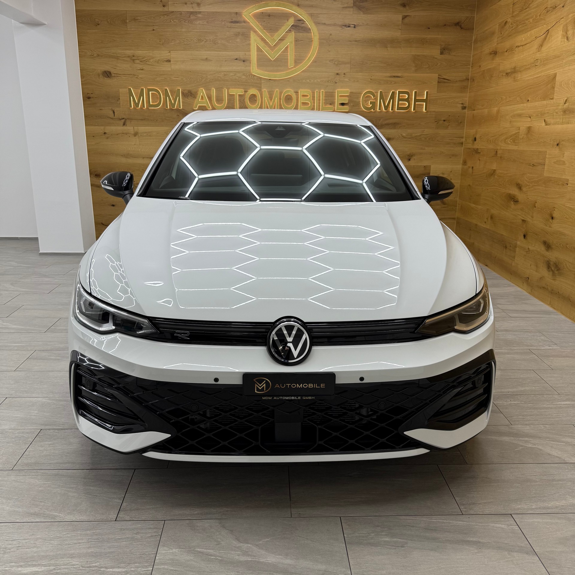 VW Golf 2.0 TDI R-Line DSG *Facelift*Werksgarantie 5 Jahre* Leasing ab 387.-*-showroom-element-3