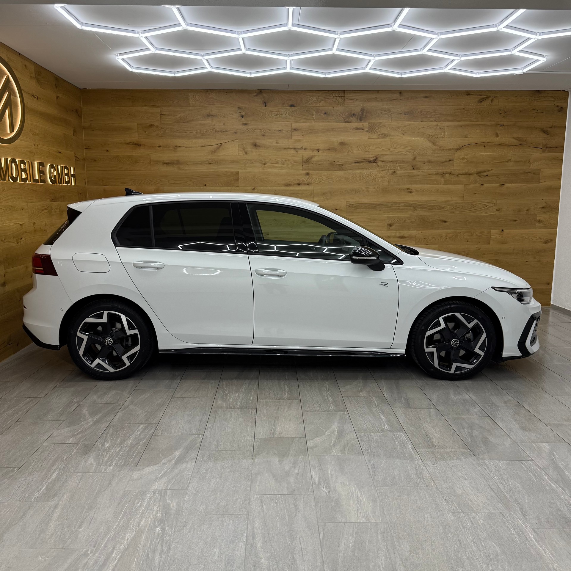 VW Golf 2.0 TDI R-Line DSG *Facelift*Werksgarantie 5 Jahre* Leasing ab 387.-*-image-4