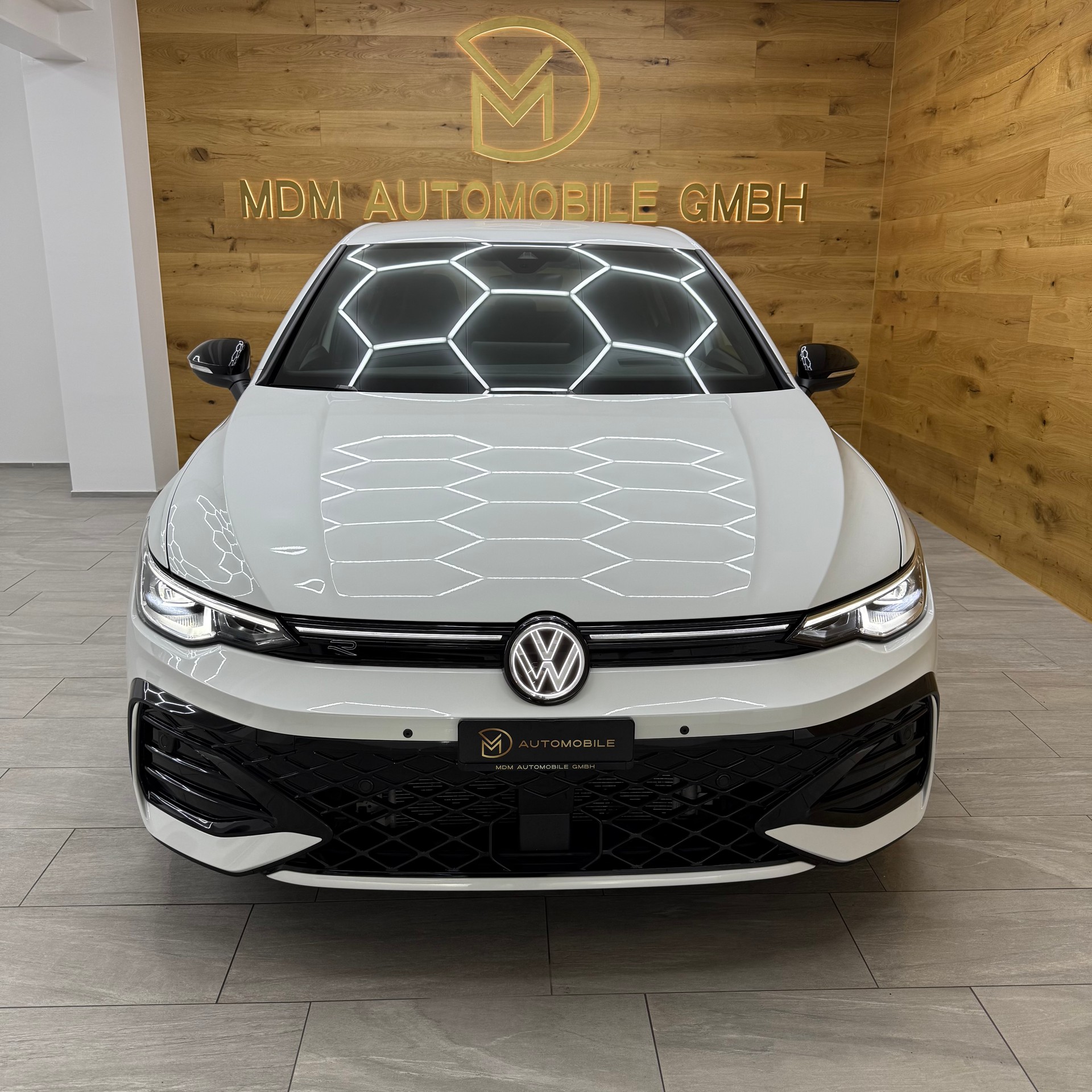 VW Golf 2.0 TDI R-Line DSG *Facelift*Werksgarantie 5 Jahre* Leasing ab 387.-*-showroom-element-2
