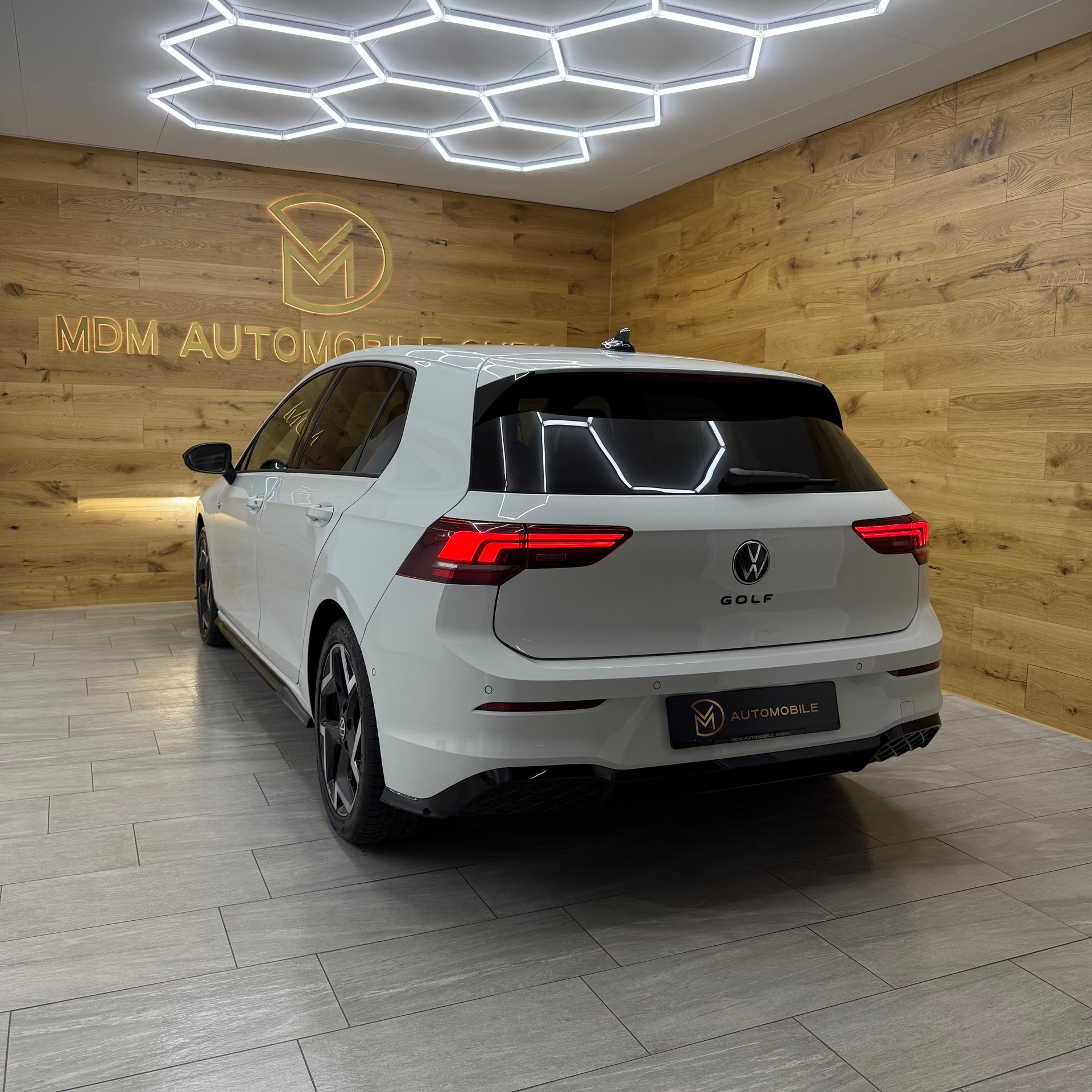 VW Golf 2.0 TDI R-Line DSG *Facelift*Werksgarantie 5 Jahre* Leasing ab 387.-*-image-7